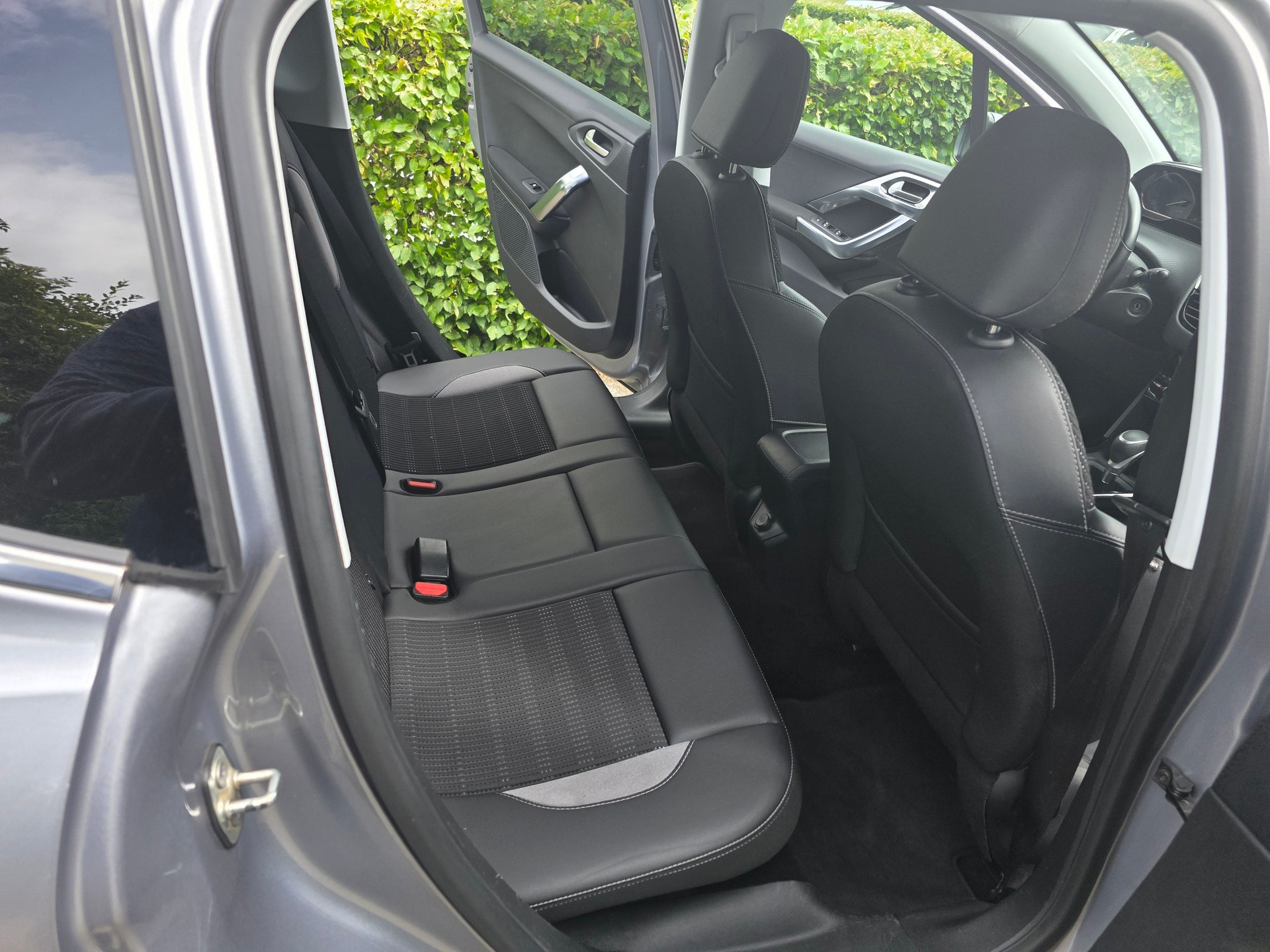 PEUGEOT 2008 1.2 PureTech Allure EAT6-image-11