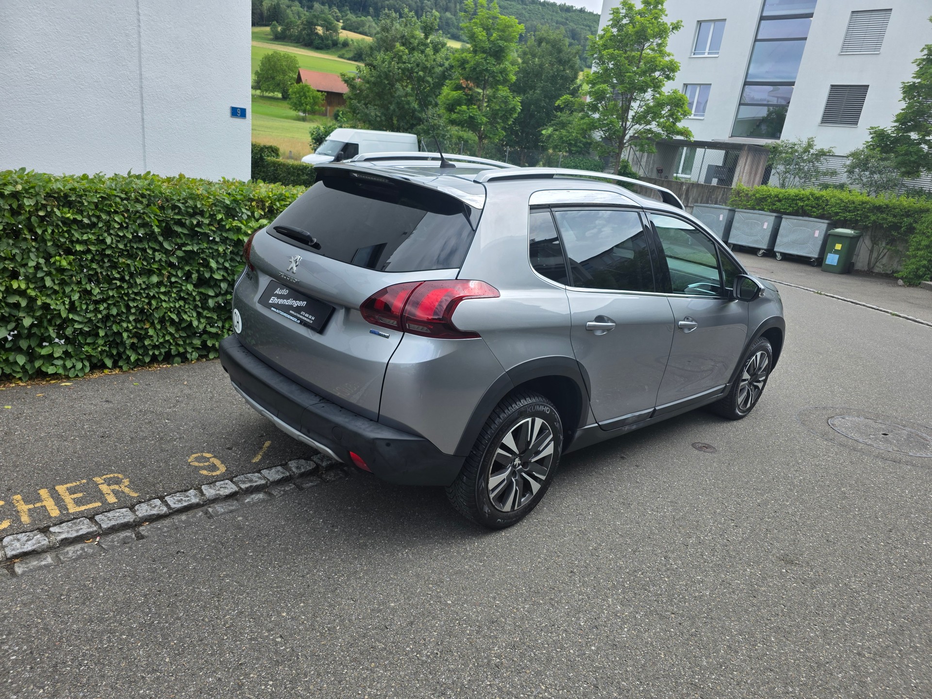 PEUGEOT 2008 1.2 PureTech Allure EAT6-image-3