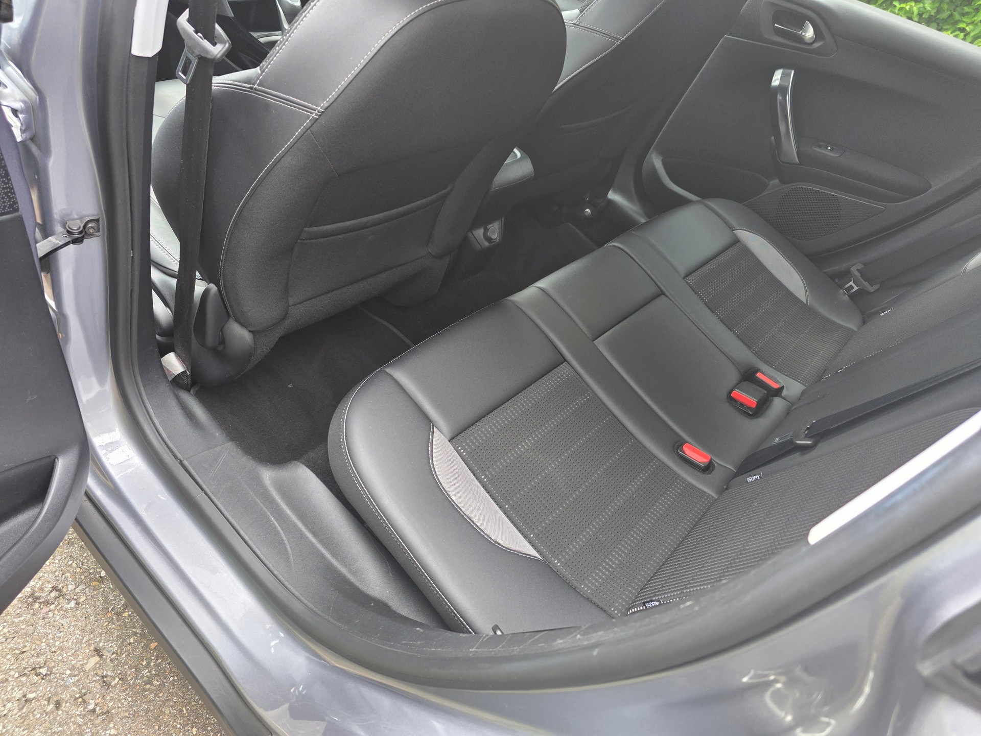 PEUGEOT 2008 1.2 PureTech Allure EAT6-image-7