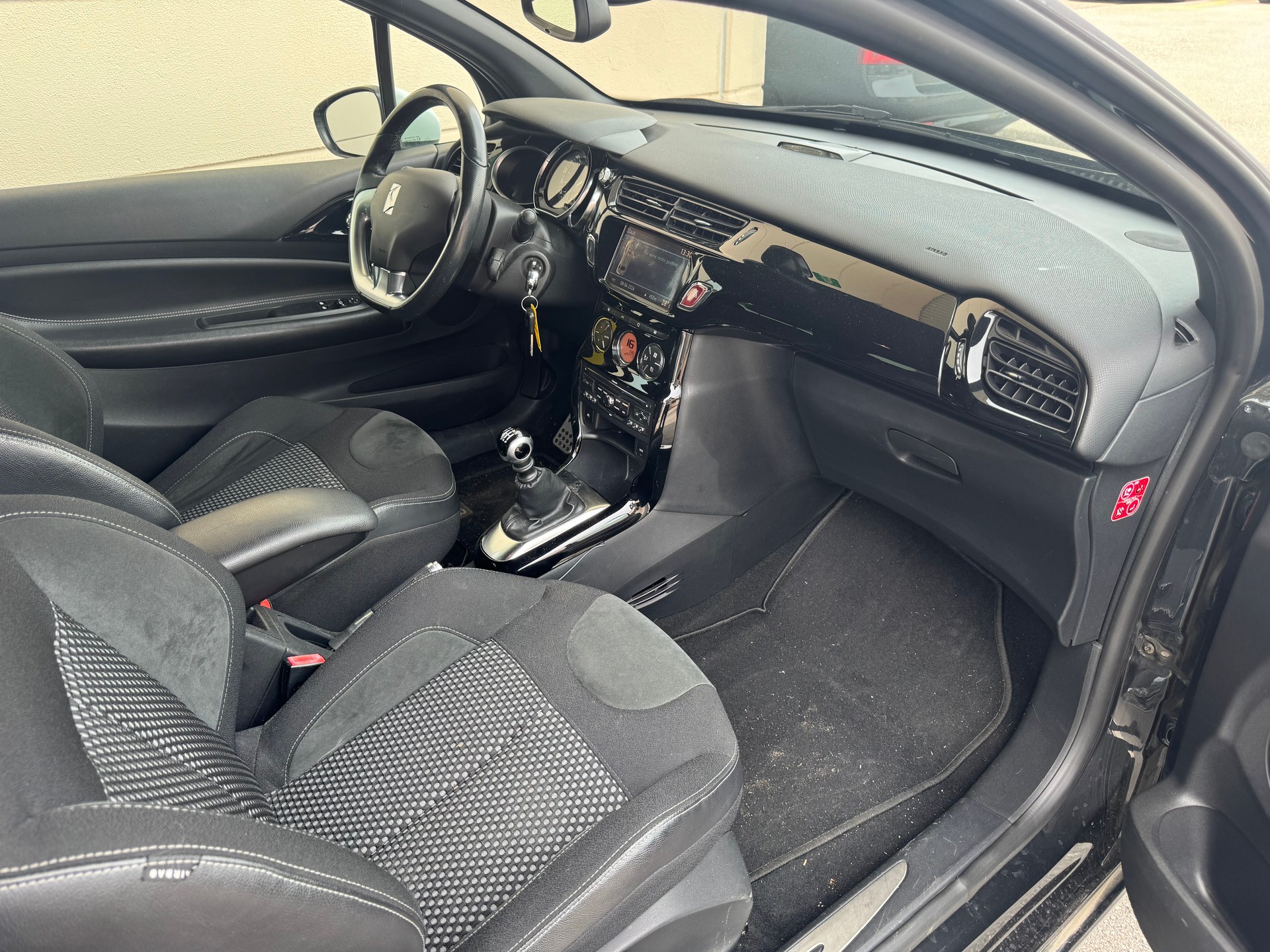 DS AUTOMOBILES DS3 1.6 THP Sport Chic-image-9