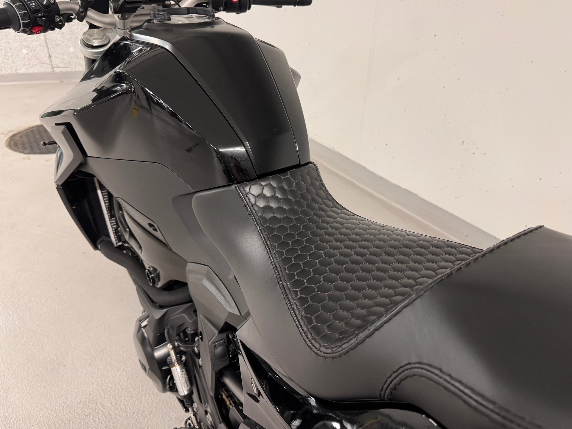 BMW BMW F900R Full Black | Full Options | Warranty 12/2026 | 3’900 km-image-8