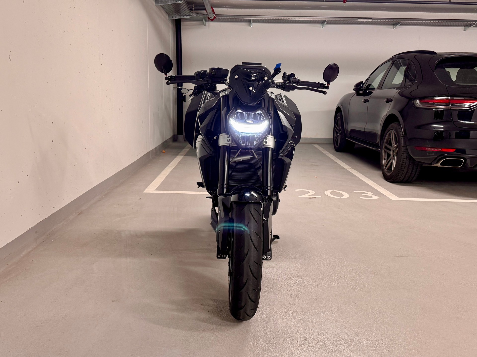 BMW BMW F900R Full Black | Full Options | Warranty 12/2026 | 3’900 km-image-2