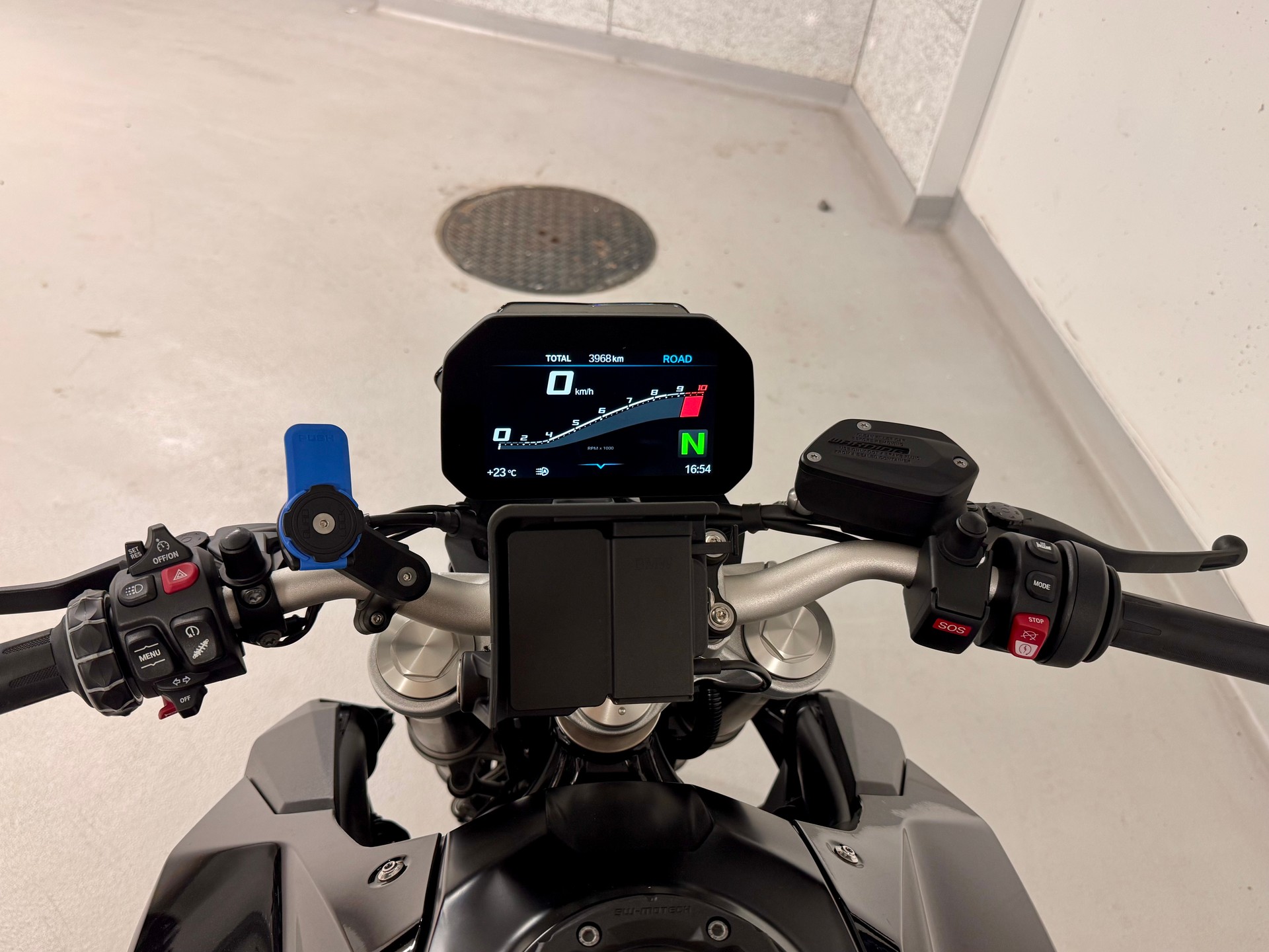 BMW BMW F900R Full Black | Full Options | Warranty 12/2026 | 3’900 km-image-4