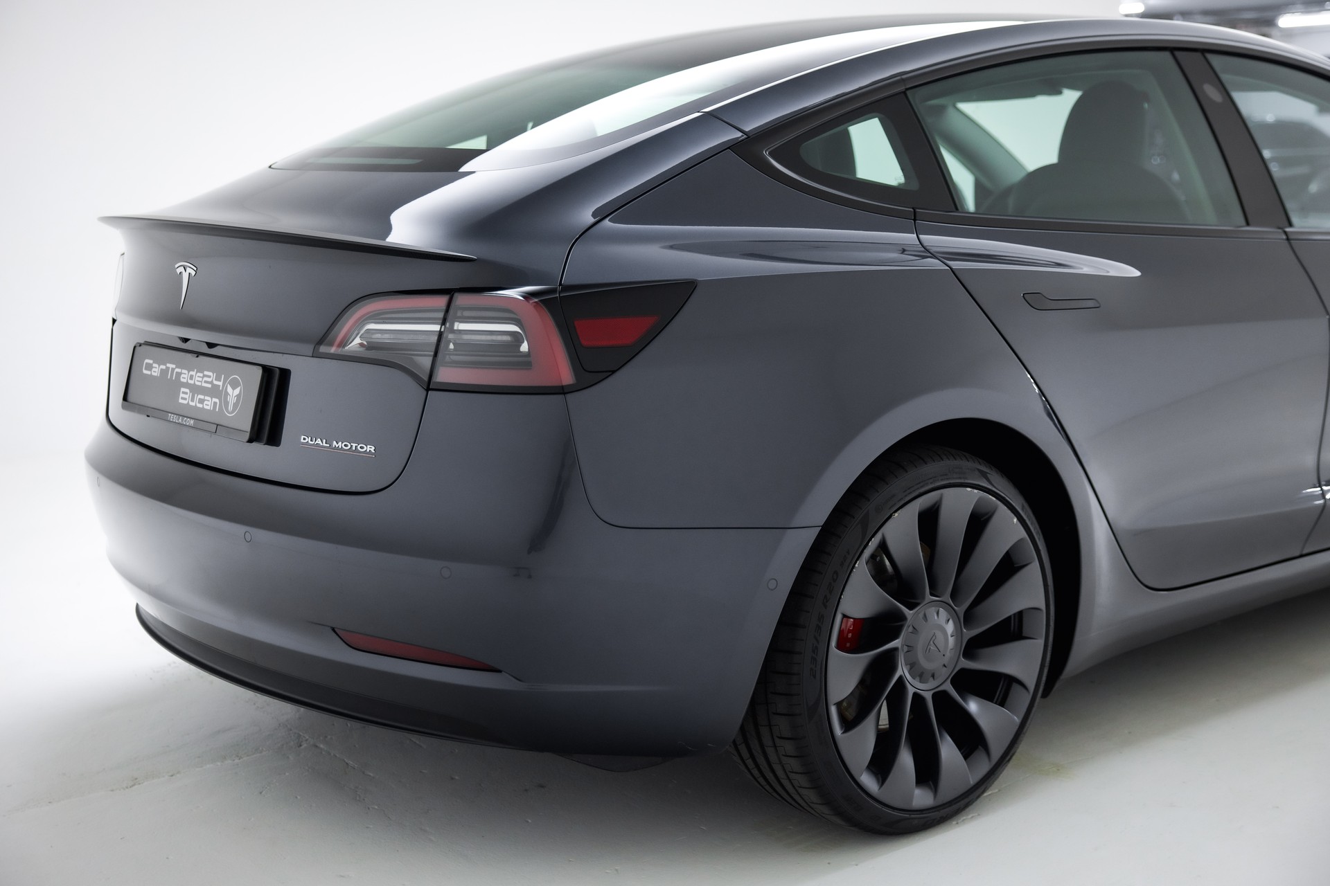 TESLA Model 3 Performance Dual Motor AWD-image-15