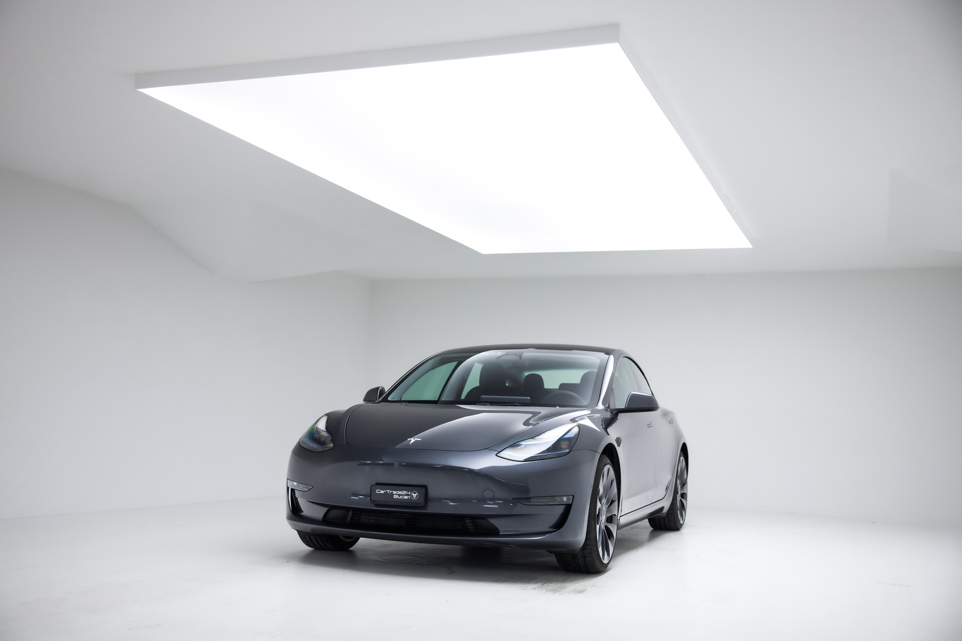 TESLA Model 3 Performance Dual Motor AWD-showroom-element-3