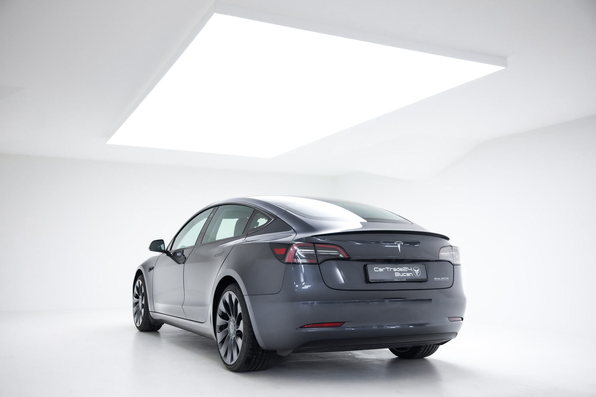 TESLA Model 3 Performance Dual Motor AWD-image-9