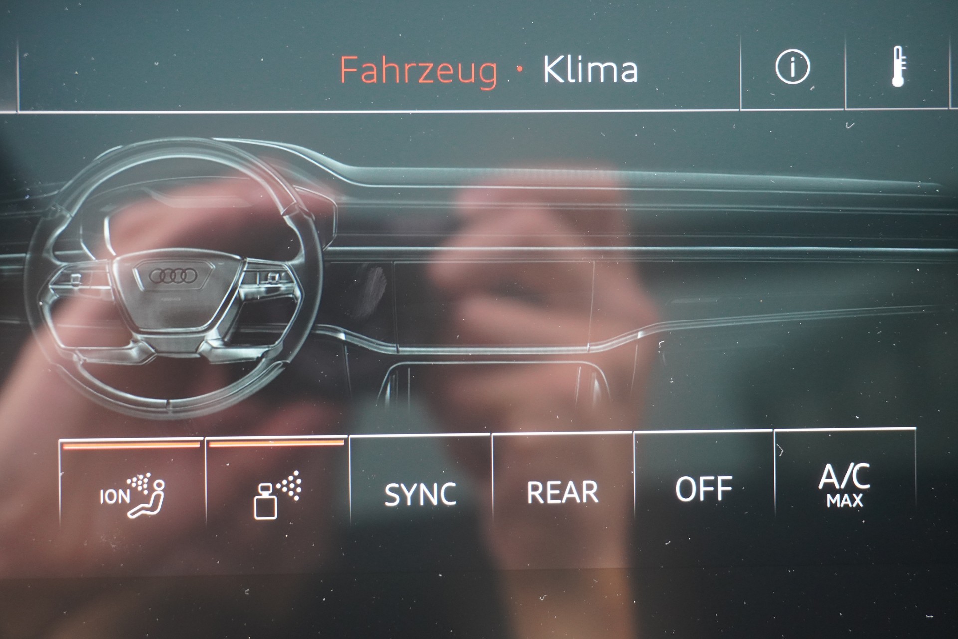 AUDI e-tron 55 Sportback S Line quattro-image-28