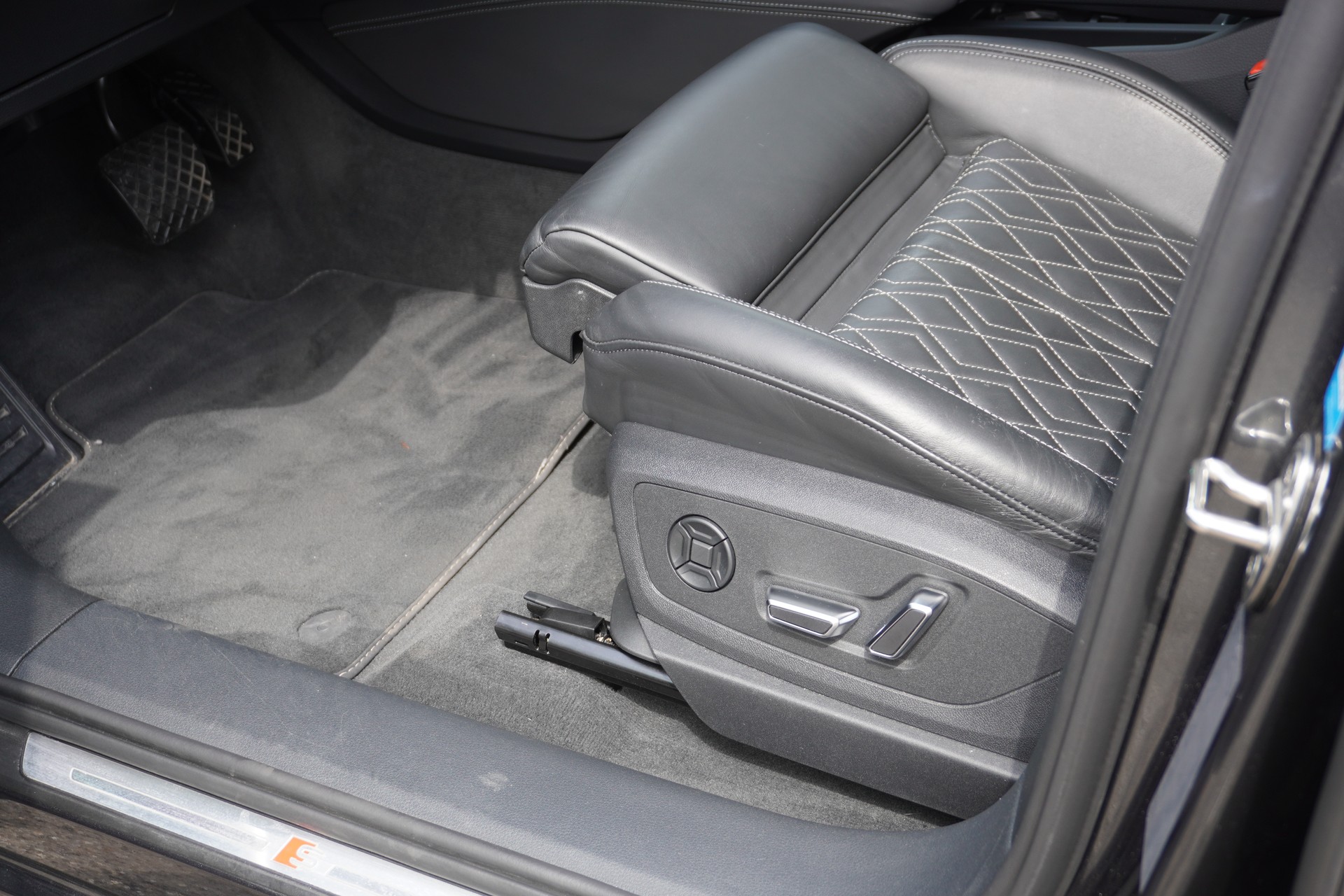 AUDI e-tron 55 Sportback S Line quattro-image-49