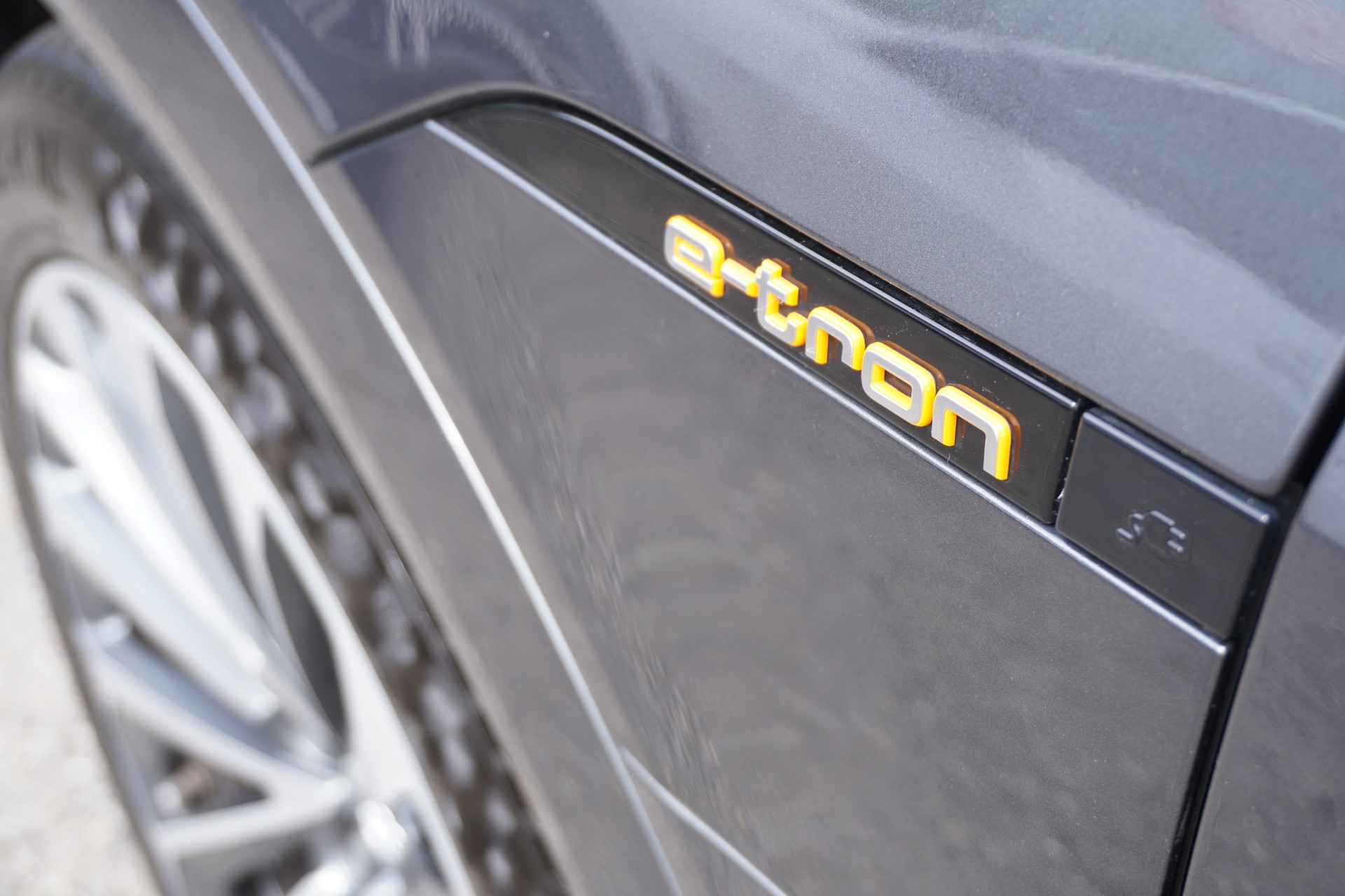 AUDI e-tron 55 Sportback S Line quattro-image-50