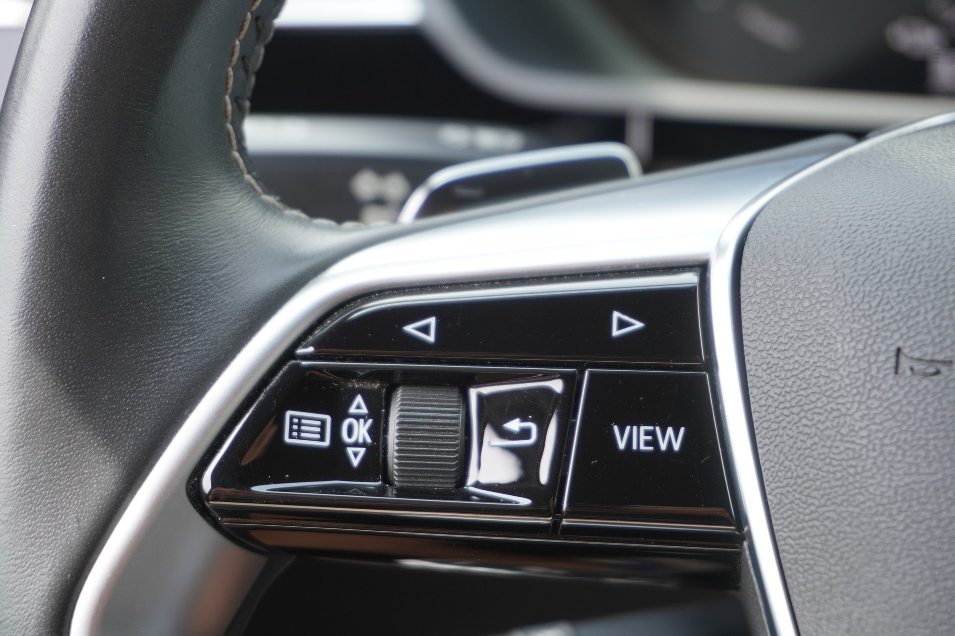AUDI e-tron 55 Sportback S Line quattro-image-40
