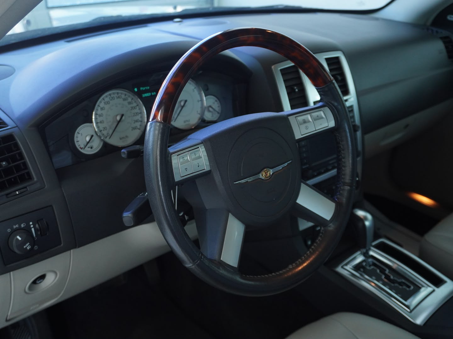 CHRYSLER 300C 3.5 V6-showroom-element-2