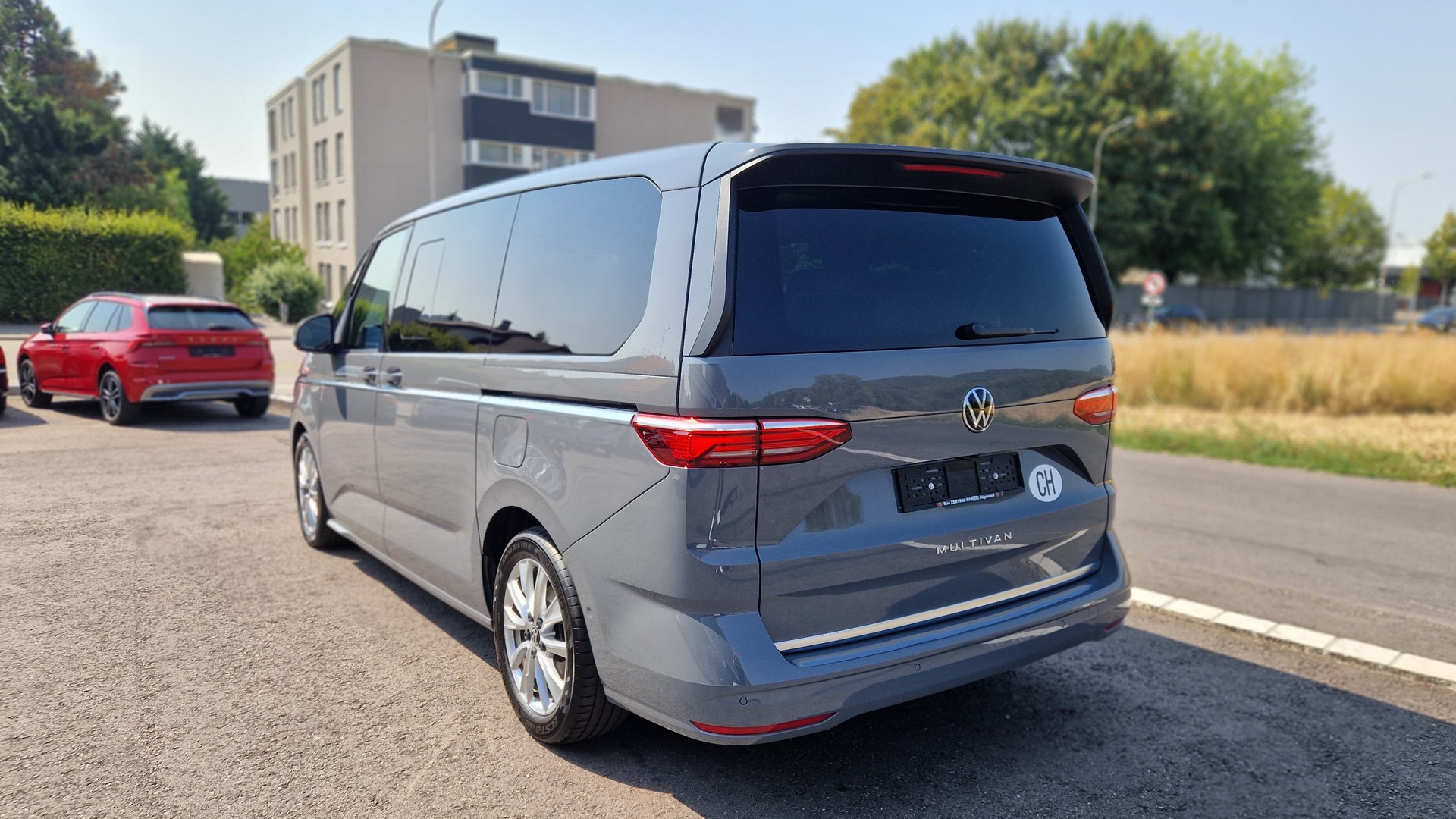 VW Multivan 2.0 TDI Style Liberty DSG Lang-image-2