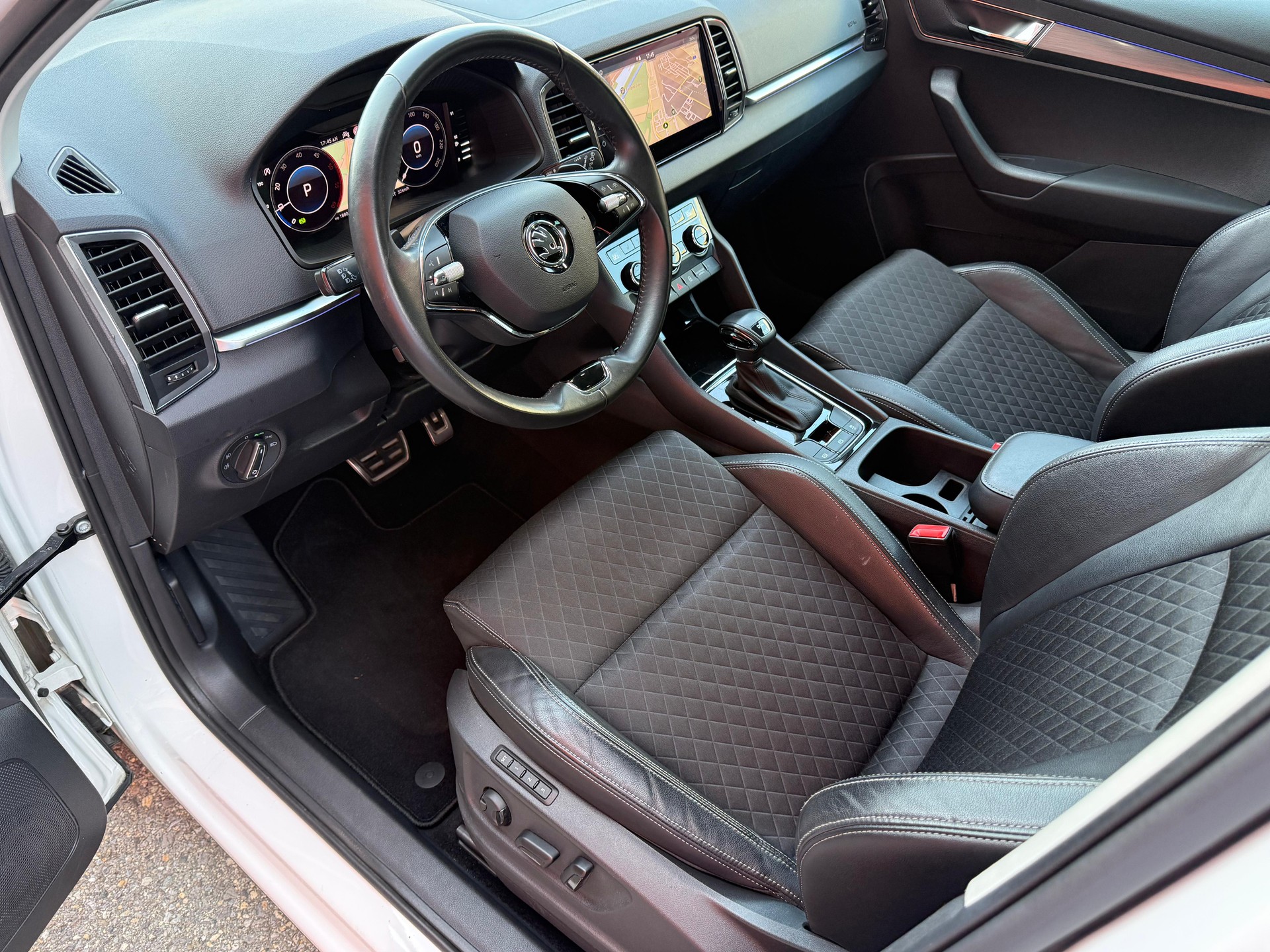 SKODA Karoq 2.0 TDI Style 4x4 DSG-image-10