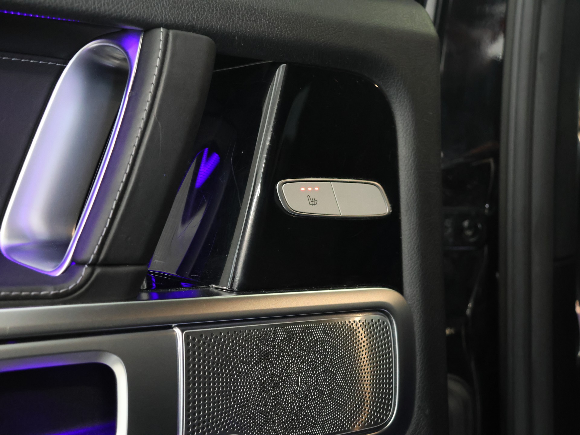 MERCEDES-BENZ G 500 AMG Line 9G-Tronic *360 Kamera* *Panoramadach* *Burmester*-image-35