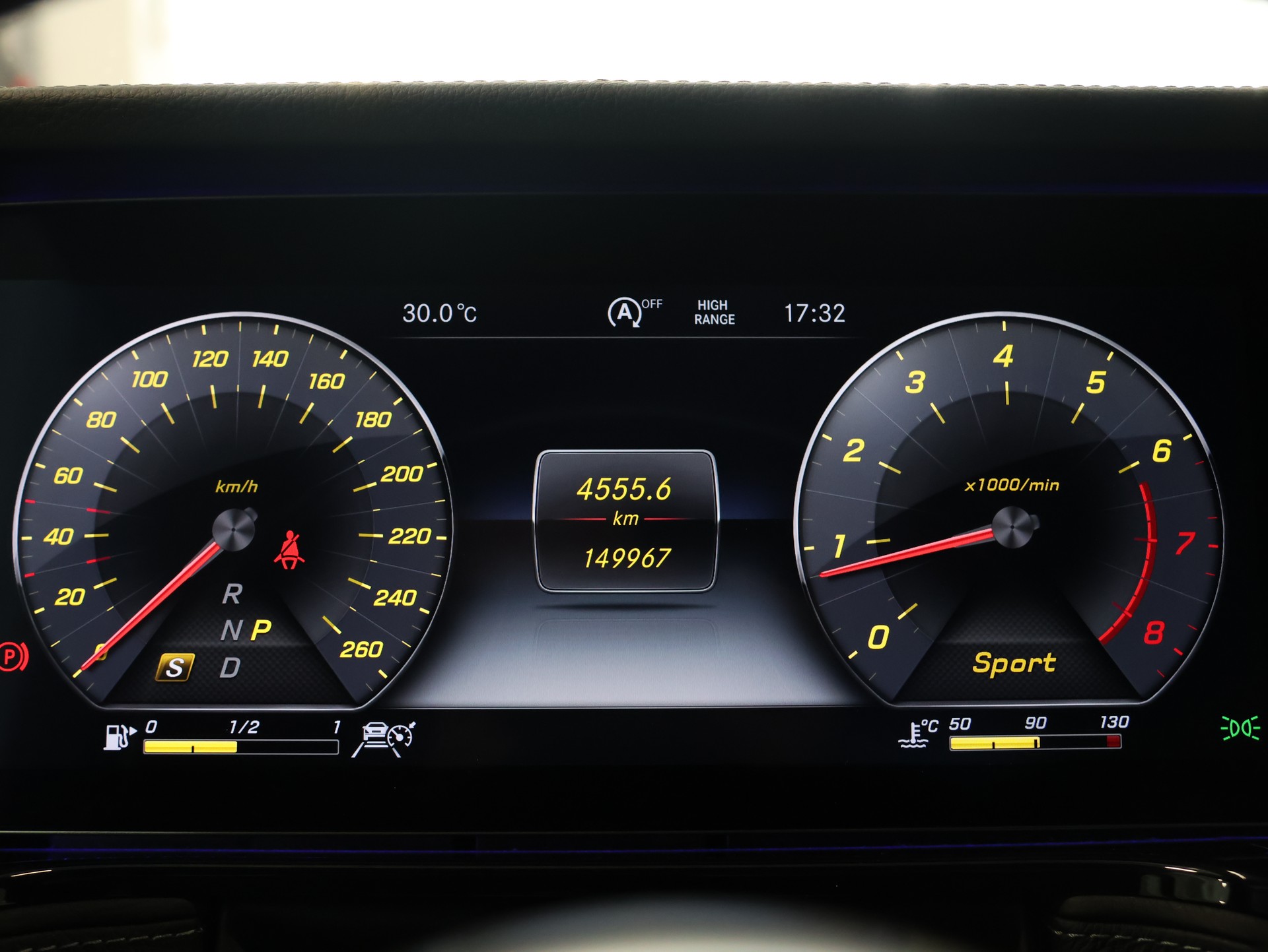 MERCEDES-BENZ G 500 AMG Line 9G-Tronic *360 Kamera* *Panoramadach* *Burmester*-image-20