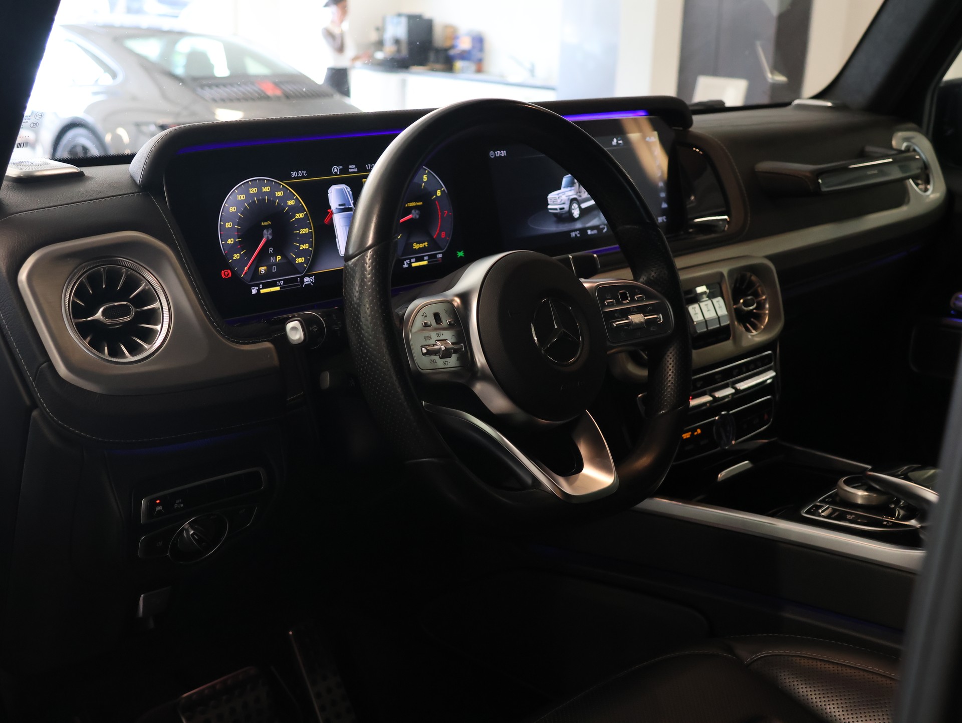 MERCEDES-BENZ G 500 AMG Line 9G-Tronic *360 Kamera* *Panoramadach* *Burmester*-image-16