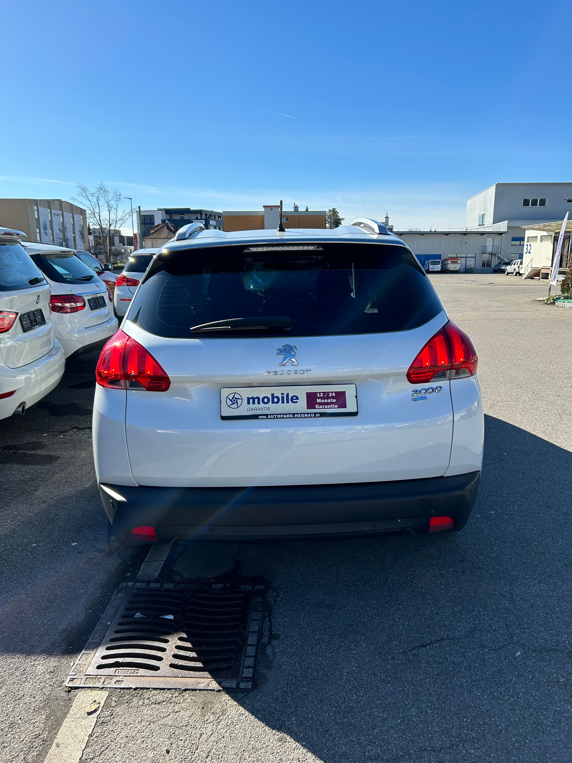 PEUGEOT 2008 1.6 e-HDi Active-image-13