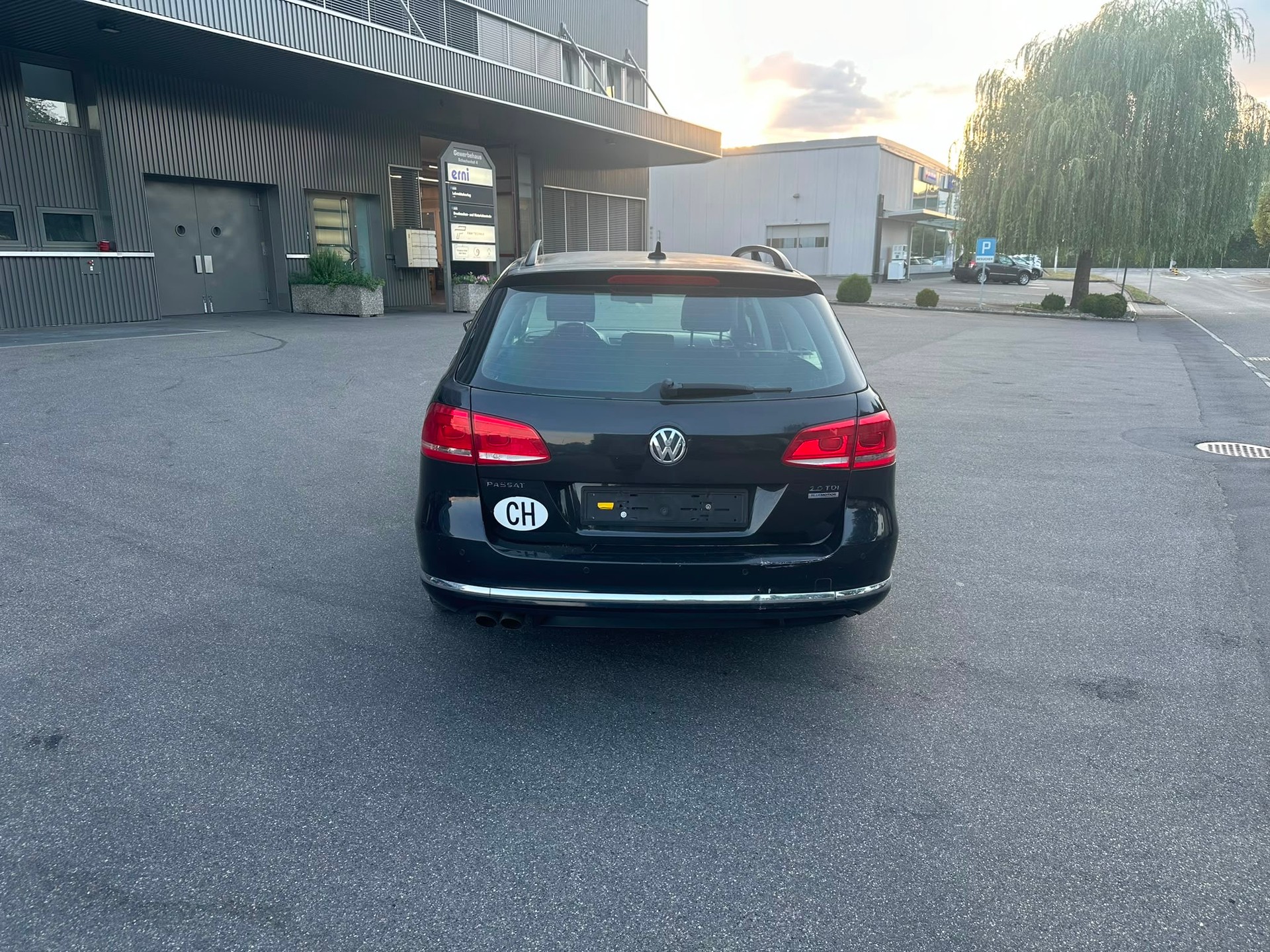 VW Passat Variant 2.0 TDI BMT Trendline-image-4