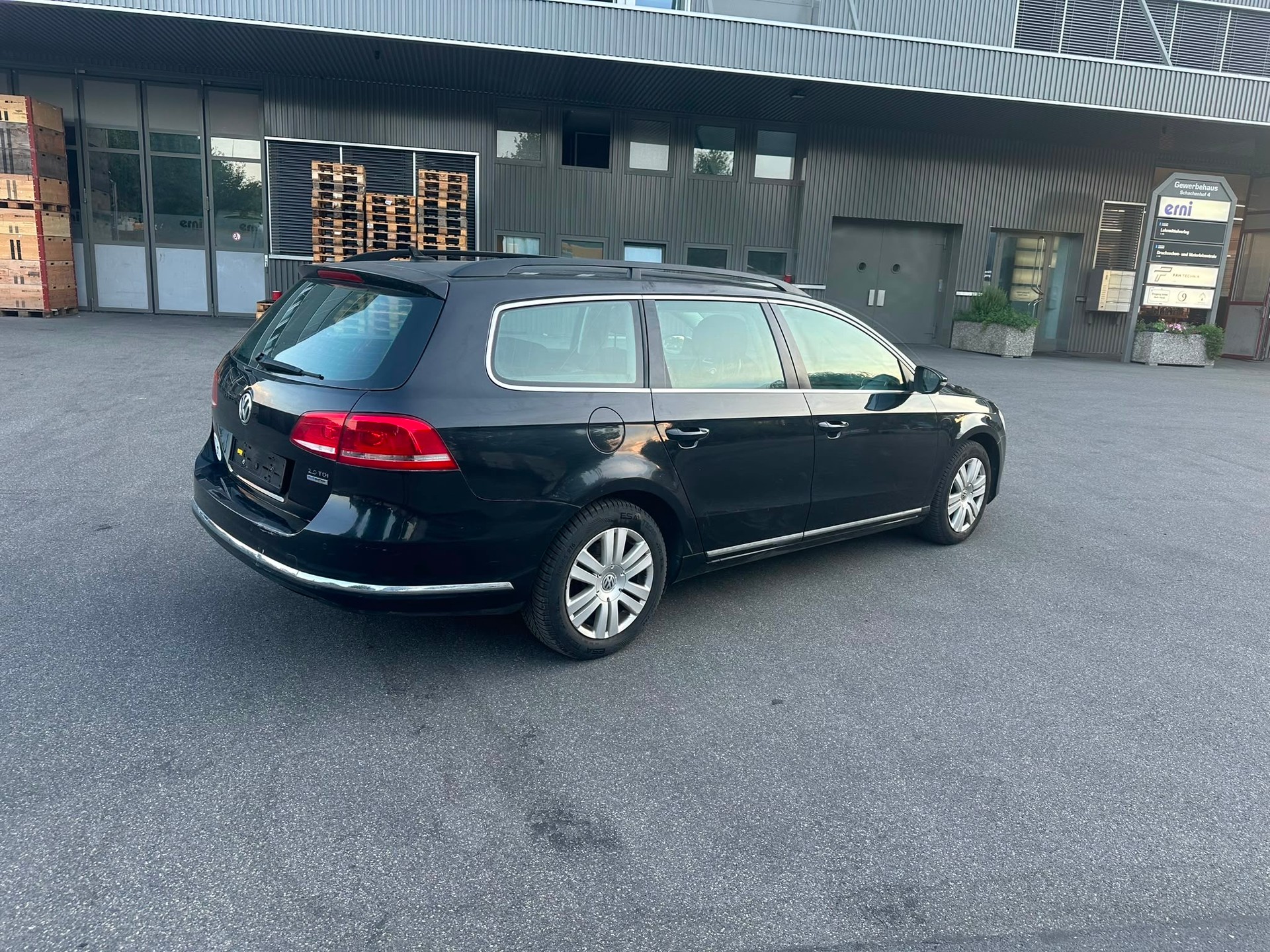 VW Passat Variant 2.0 TDI BMT Trendline-image-3