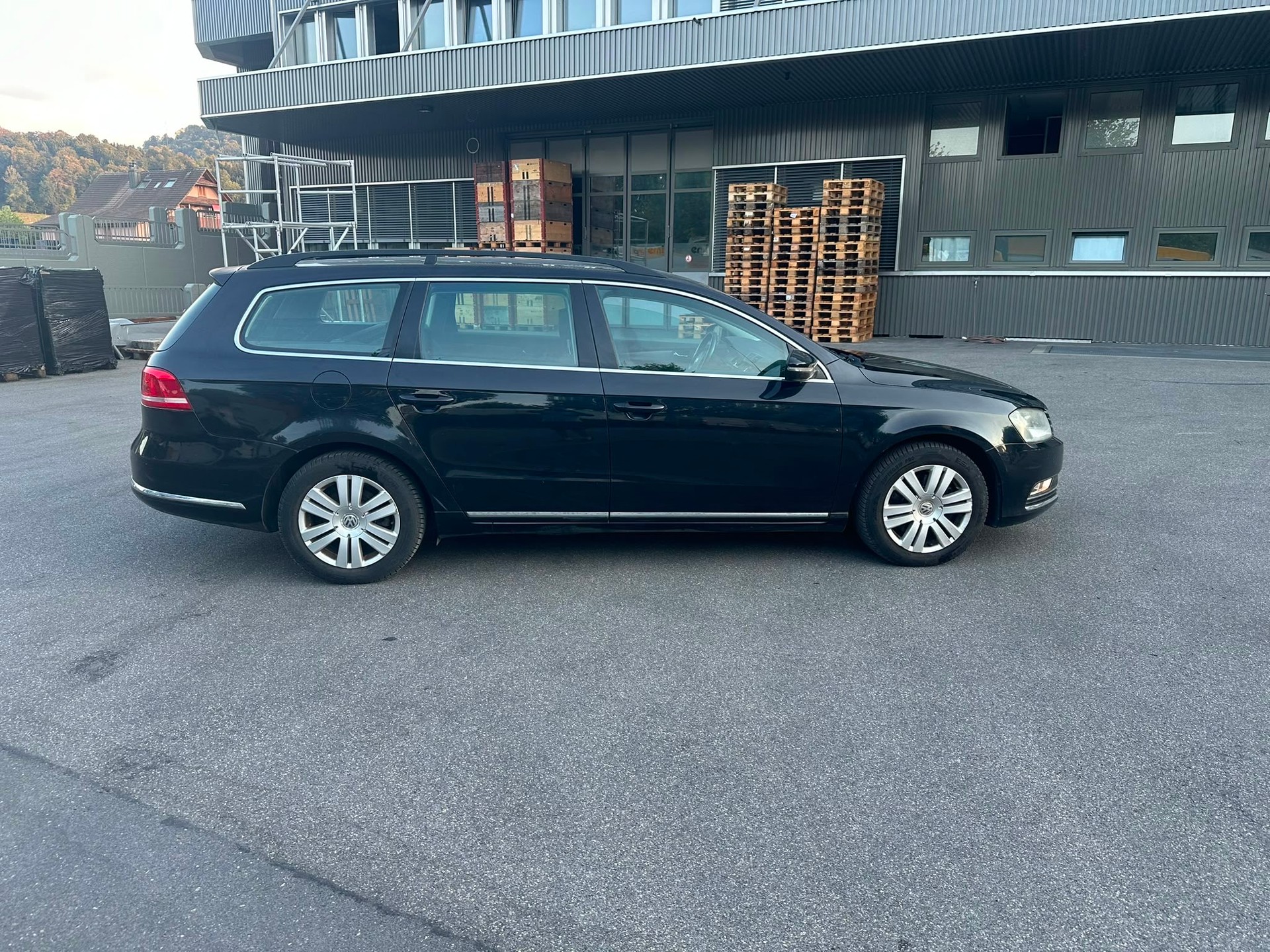 VW Passat Variant 2.0 TDI BMT Trendline-image-7
