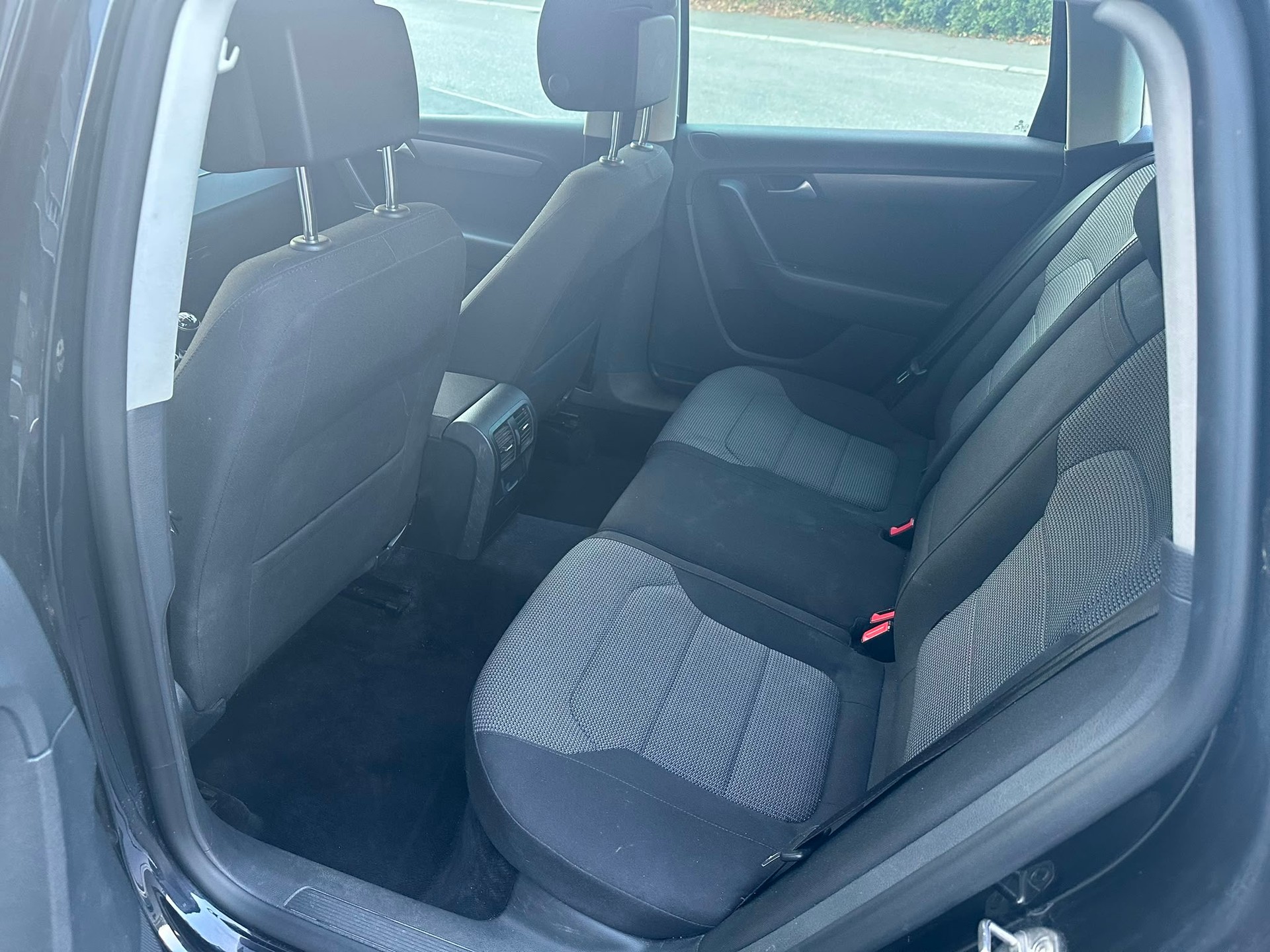 VW Passat Variant 2.0 TDI BMT Trendline-image-10