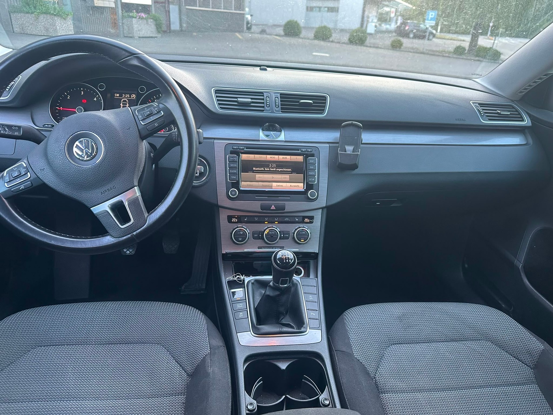 VW Passat Variant 2.0 TDI BMT Trendline-image-12
