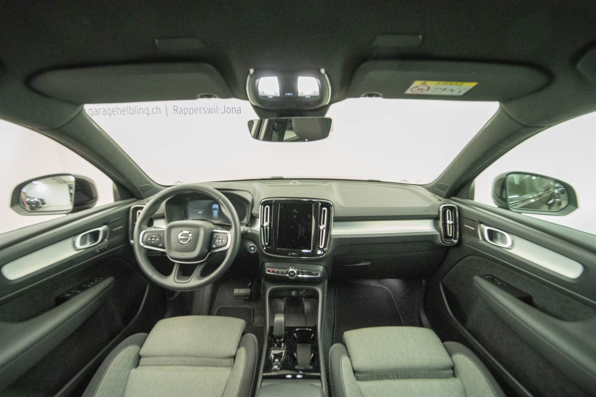 VOLVO XC40 2.0 B4 MH Plus Dark-image-5