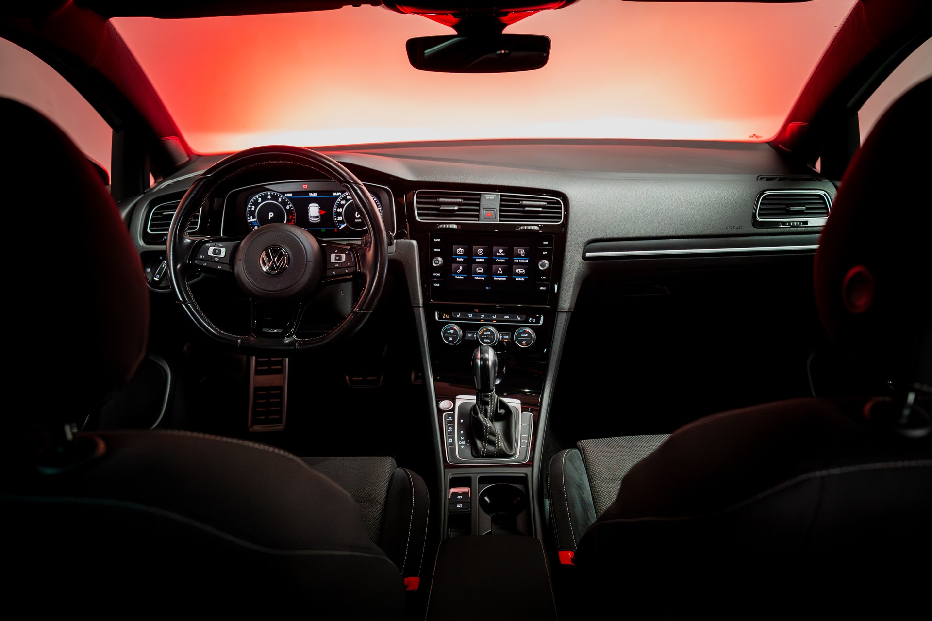 VW Golf VII 2.0 TSI R DSG 4motion / Facelift / Panorama-Schiebedach / Virtual Cockpit-image-15