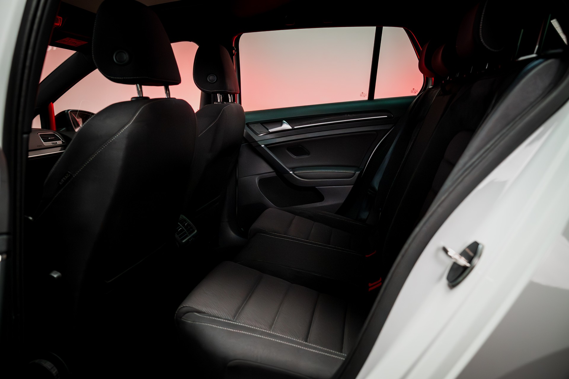 VW Golf VII 2.0 TSI R DSG 4motion / Facelift / Panorama-Schiebedach / Virtual Cockpit-image-12