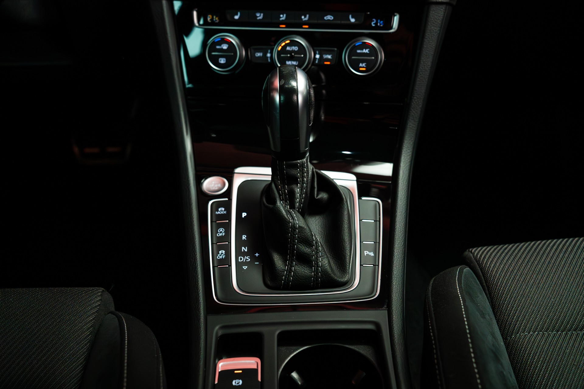 VW Golf VII 2.0 TSI R DSG 4motion / Facelift / Panorama-Schiebedach / Virtual Cockpit-image-20