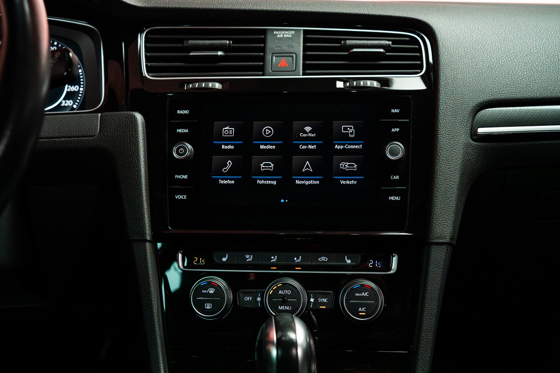 VW Golf VII 2.0 TSI R DSG 4motion / Facelift / Panorama-Schiebedach / Virtual Cockpit-image-19