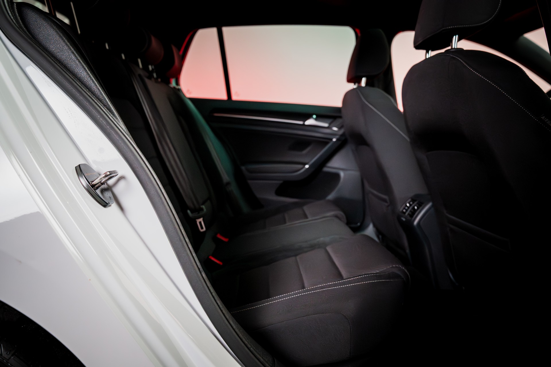 VW Golf VII 2.0 TSI R DSG 4motion / Facelift / Panorama-Schiebedach / Virtual Cockpit-image-13