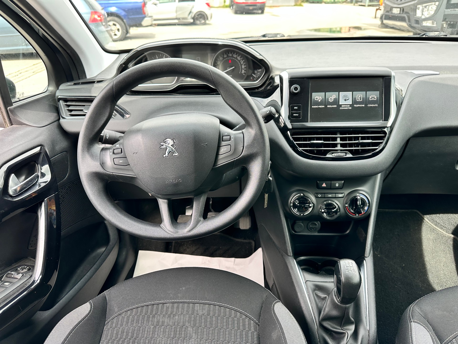 PEUGEOT 208 1.2 PureTech Active-image-12