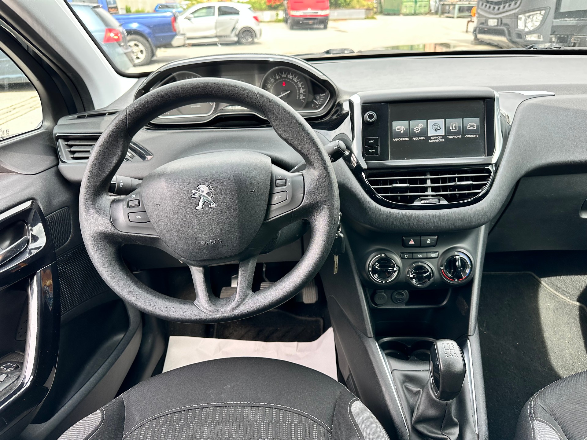 PEUGEOT 208 1.2 PureTech Active-image-11