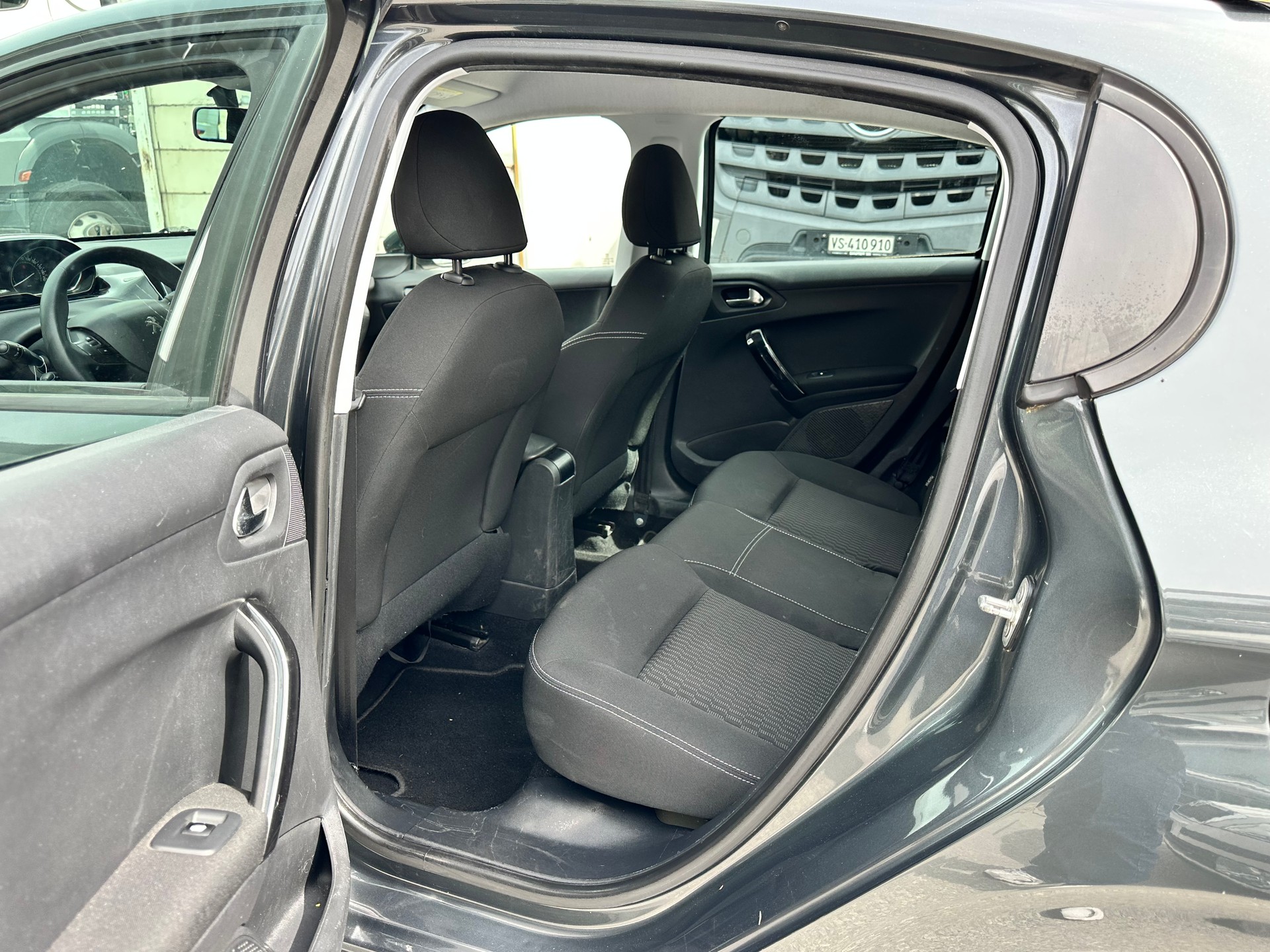 PEUGEOT 208 1.2 PureTech Active-image-15
