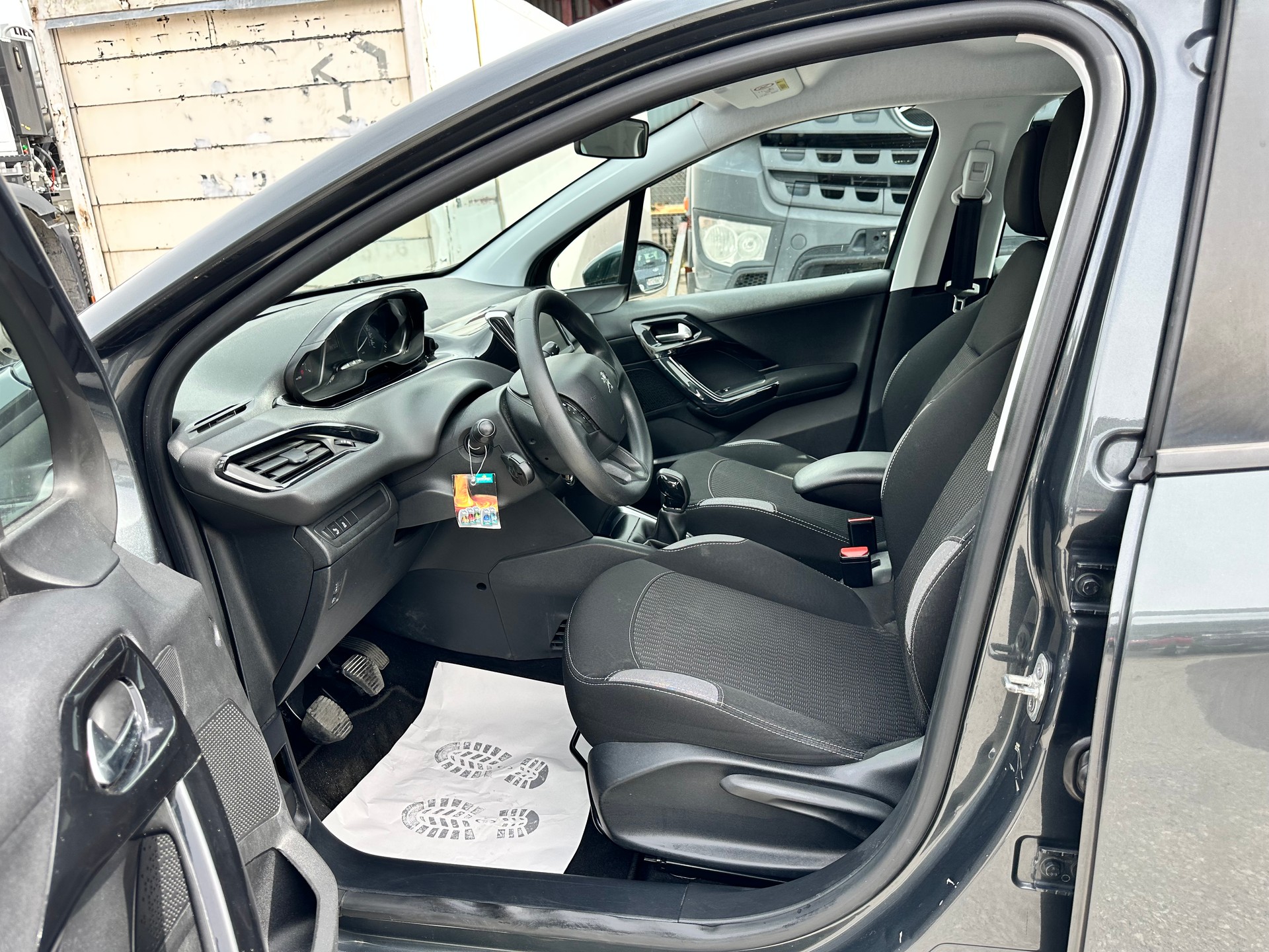 PEUGEOT 208 1.2 PureTech Active-image-8