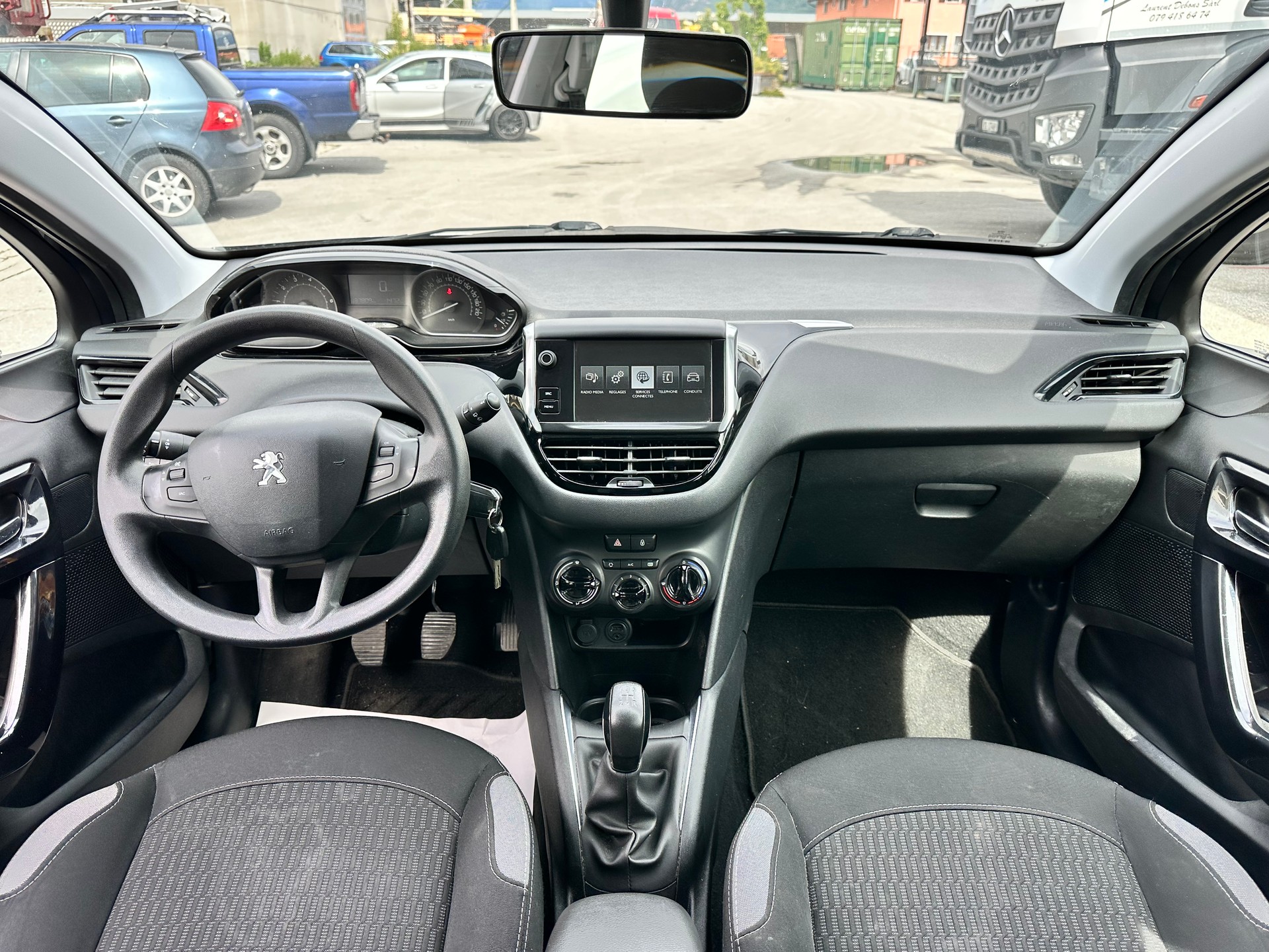 PEUGEOT 208 1.2 PureTech Active-image-10