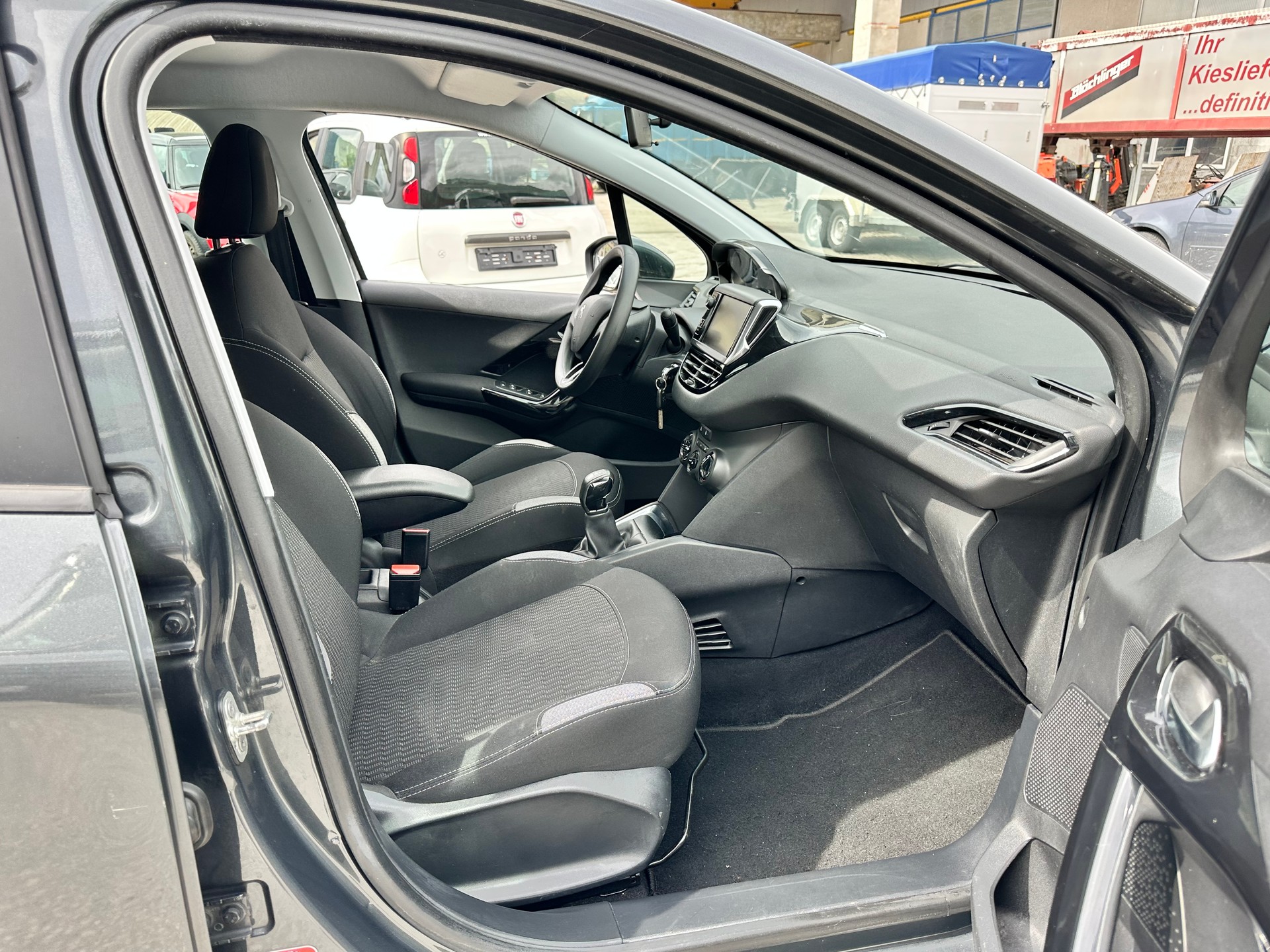 PEUGEOT 208 1.2 PureTech Active-image-14