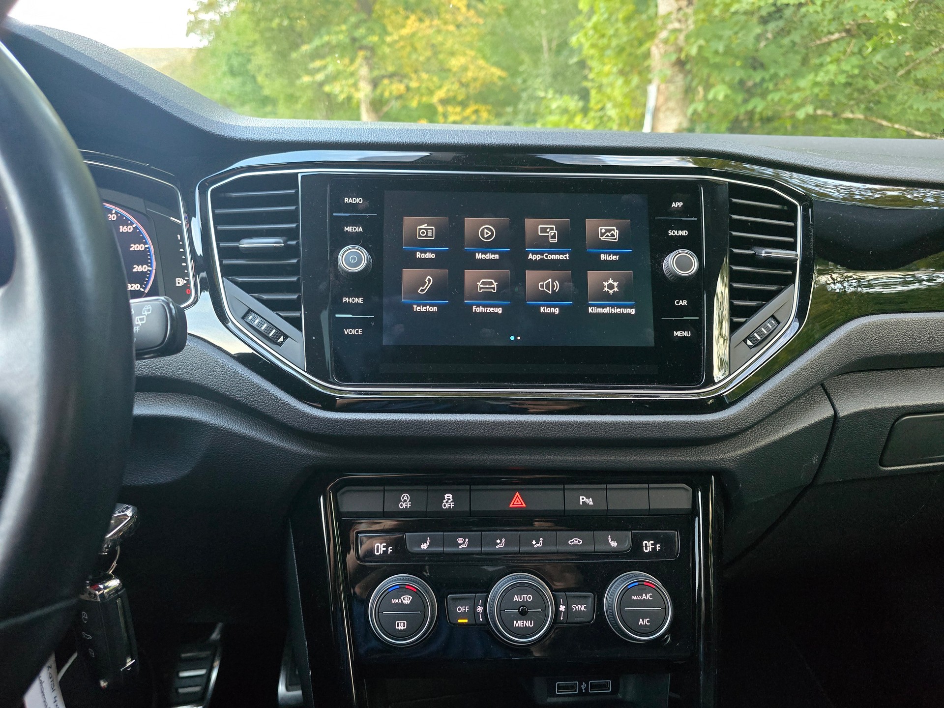 VW T-Roc 2.0 TSI R DSG 4Motion 301PS-image-6