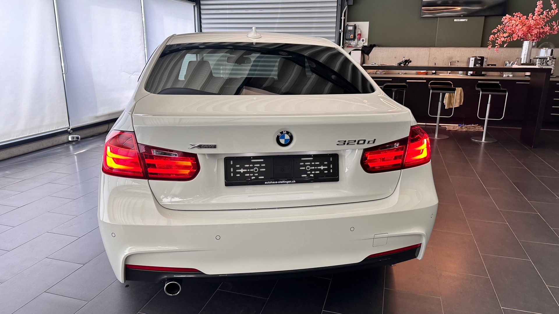 BMW 320d xDrive SAG-showroom-element-2