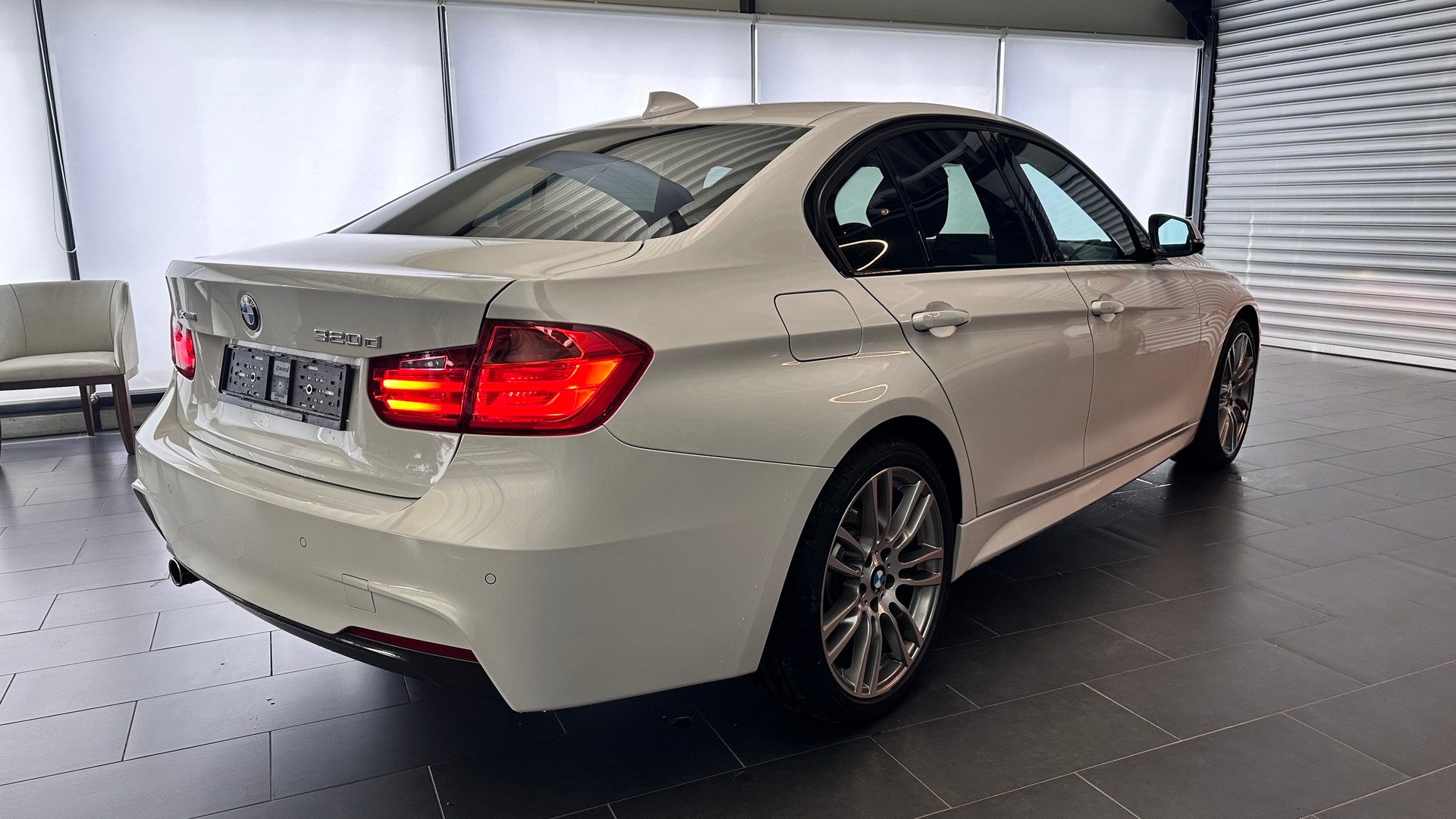 BMW 320d xDrive SAG-showroom-element-3