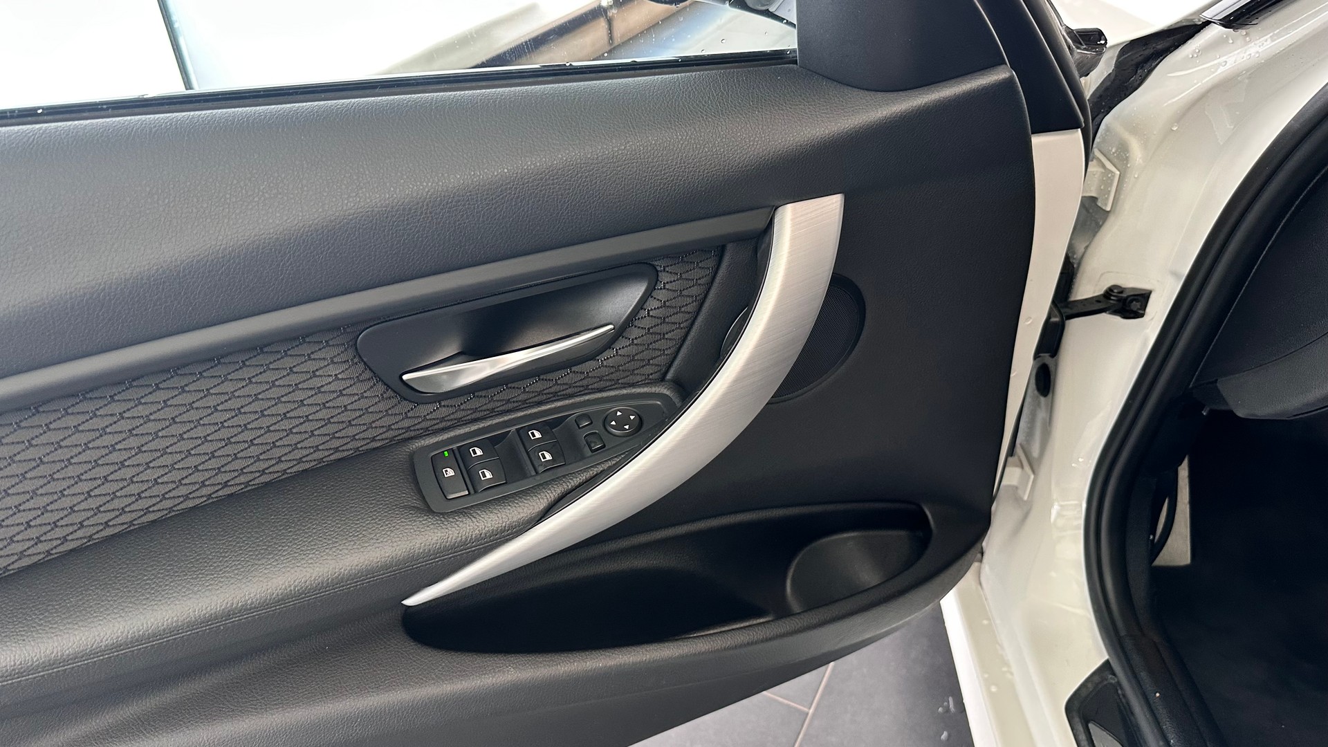 BMW 320d xDrive SAG-image-7