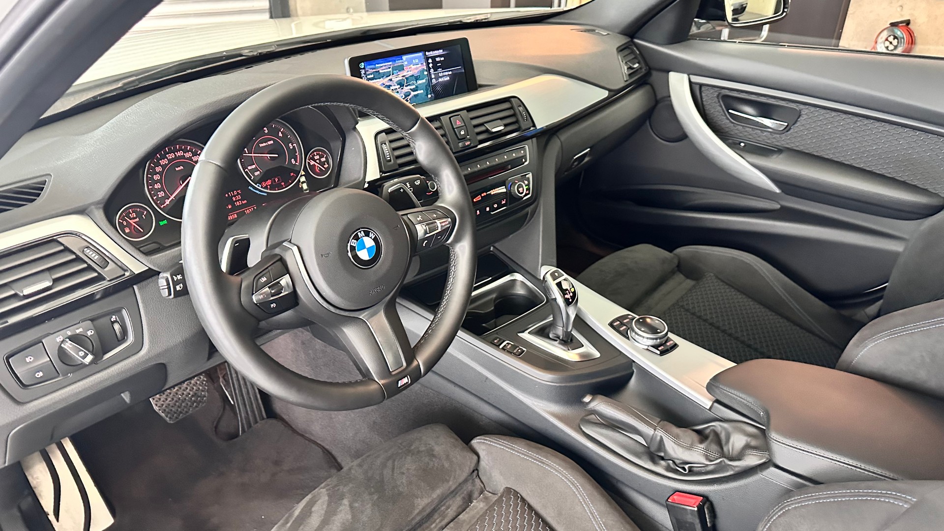 BMW 320d xDrive SAG-image-19