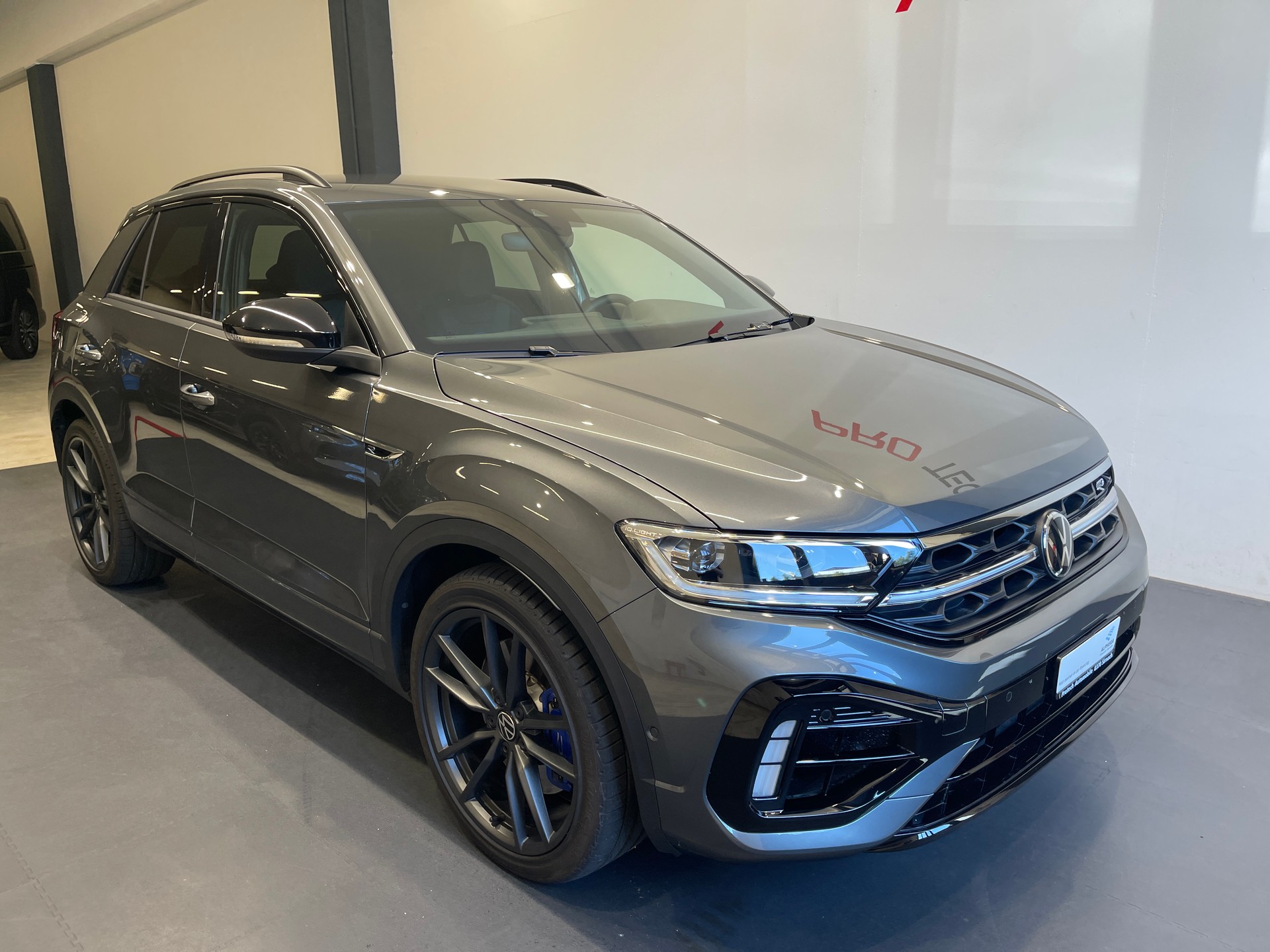 VW T-Roc 2.0 TSI R DSG 4Motion*LEDER*AKRAPOVIC*-image-5