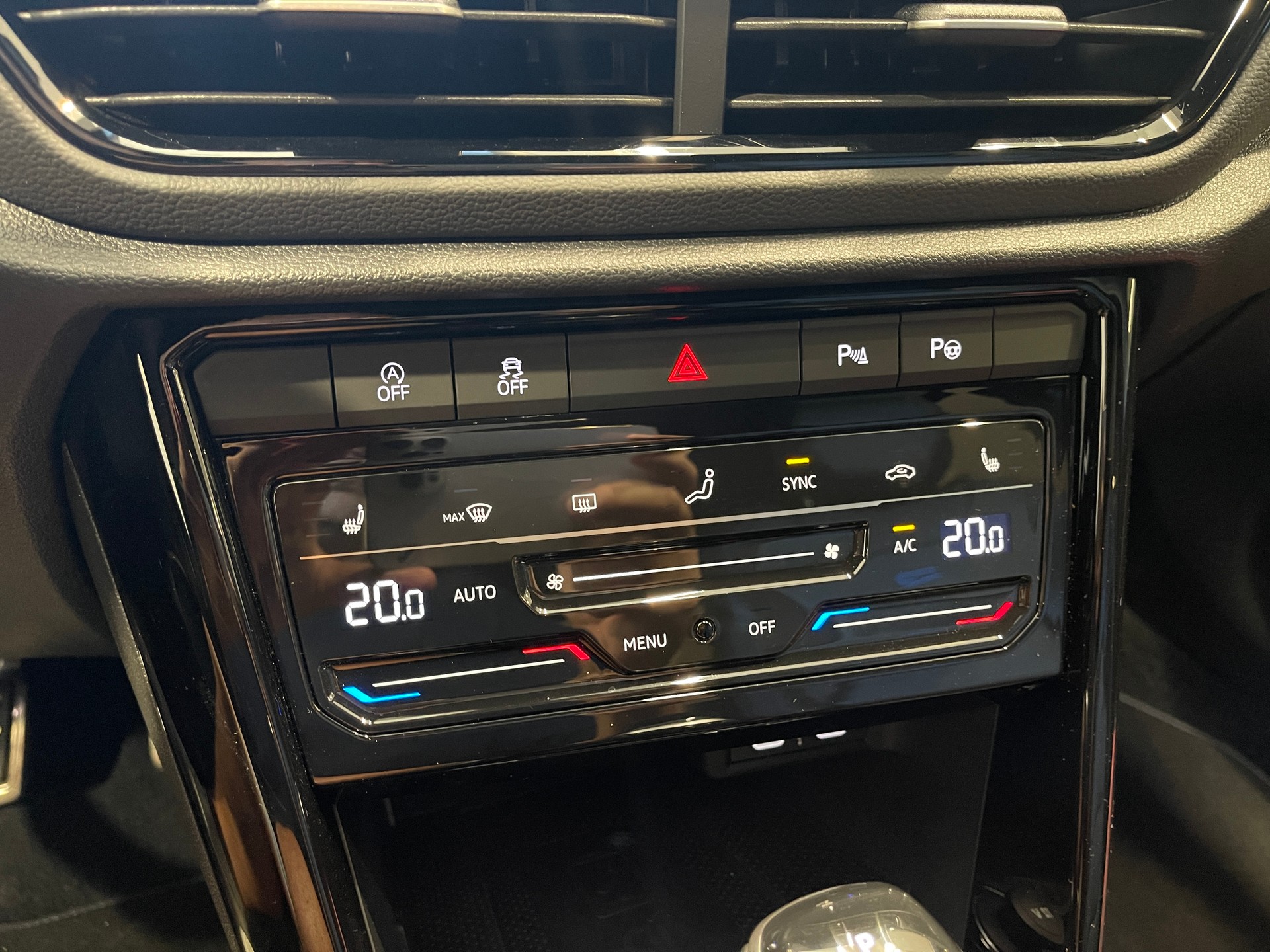 VW T-Roc 2.0 TSI R DSG 4Motion*LEDER*AKRAPOVIC*-image-19