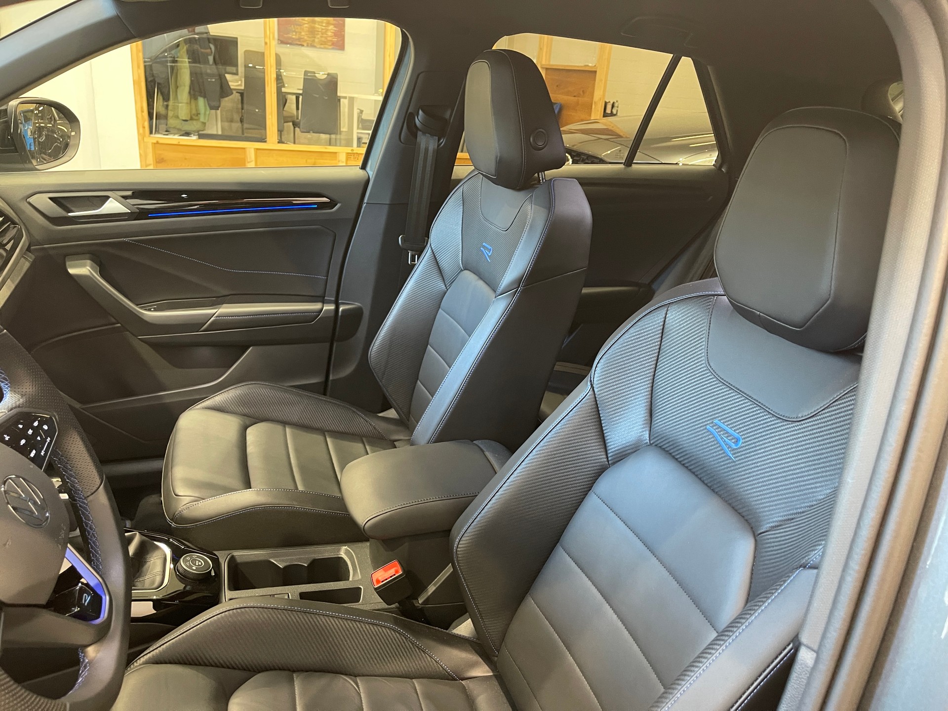 VW T-Roc 2.0 TSI R DSG 4Motion*LEDER*AKRAPOVIC*-image-10