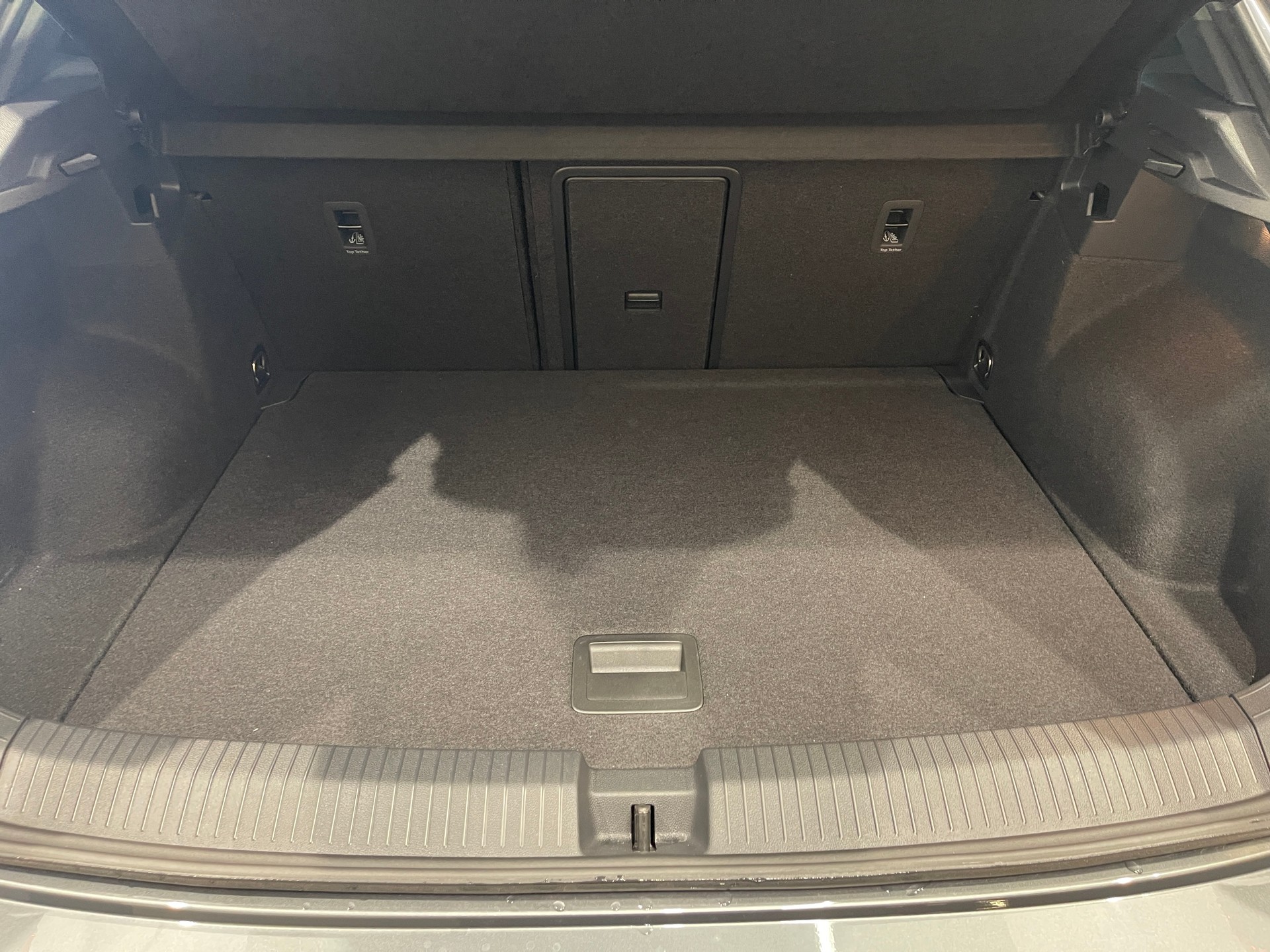 VW T-Roc 2.0 TSI R DSG 4Motion*LEDER*AKRAPOVIC*-image-28