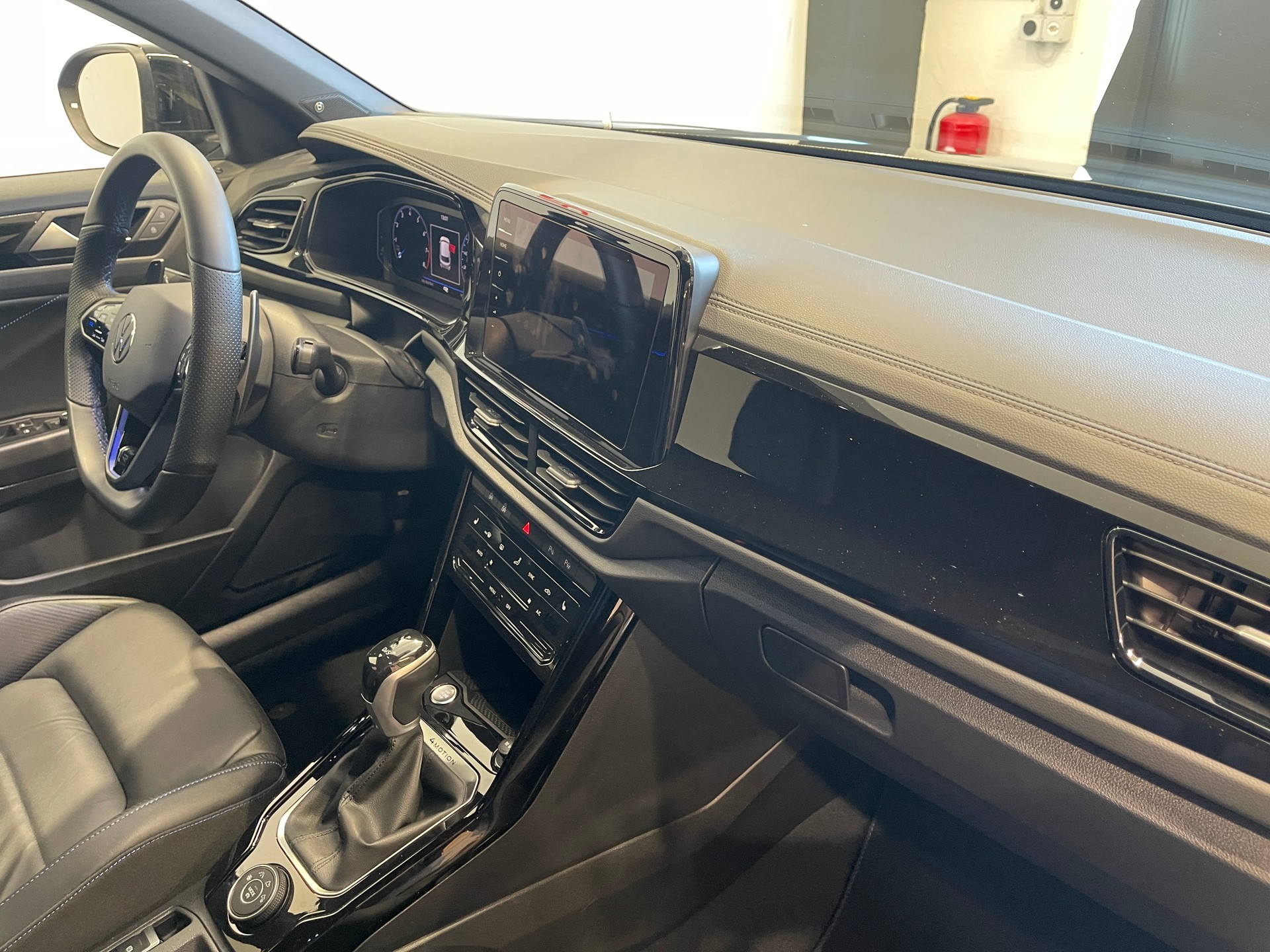 VW T-Roc 2.0 TSI R DSG 4Motion*LEDER*AKRAPOVIC*-image-17