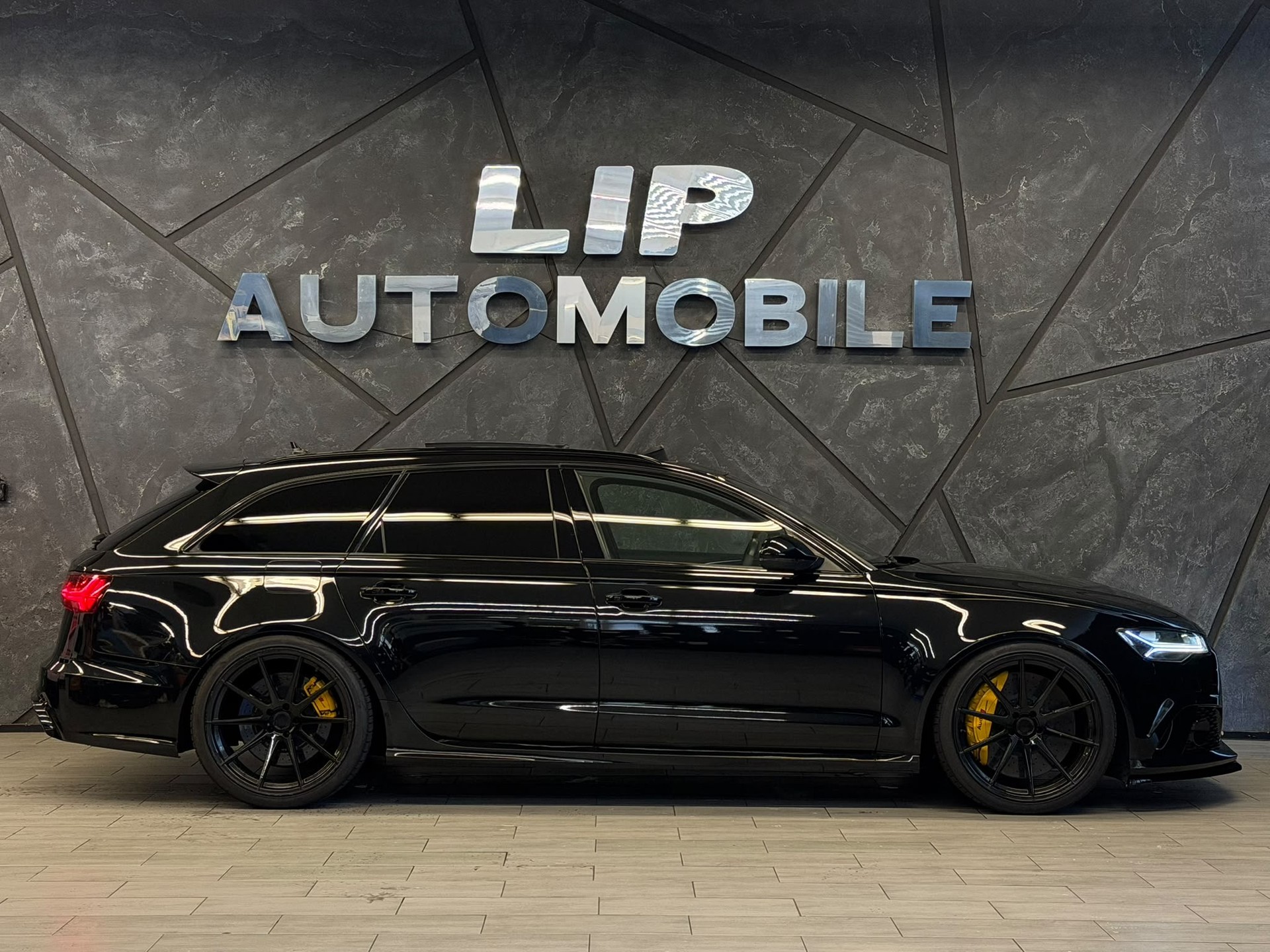 AUDI RS6 Avant 4.0 TFSI V8 performance quattro-showroom-element-3