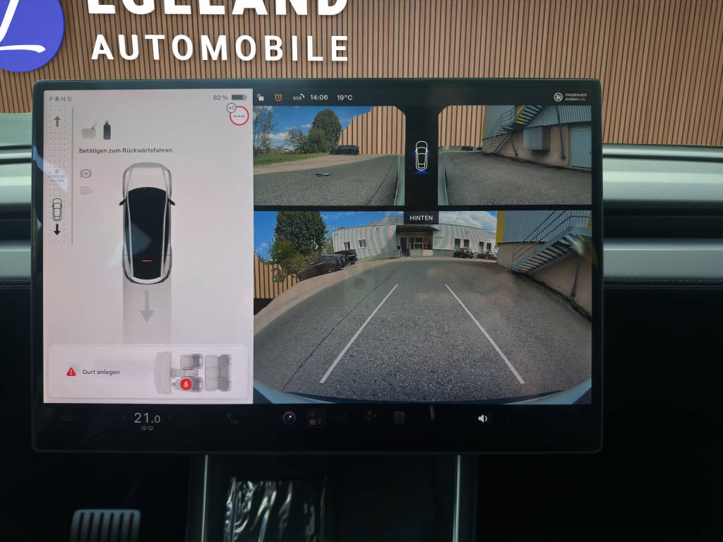 TESLA Model Y Performance AWD-image-18